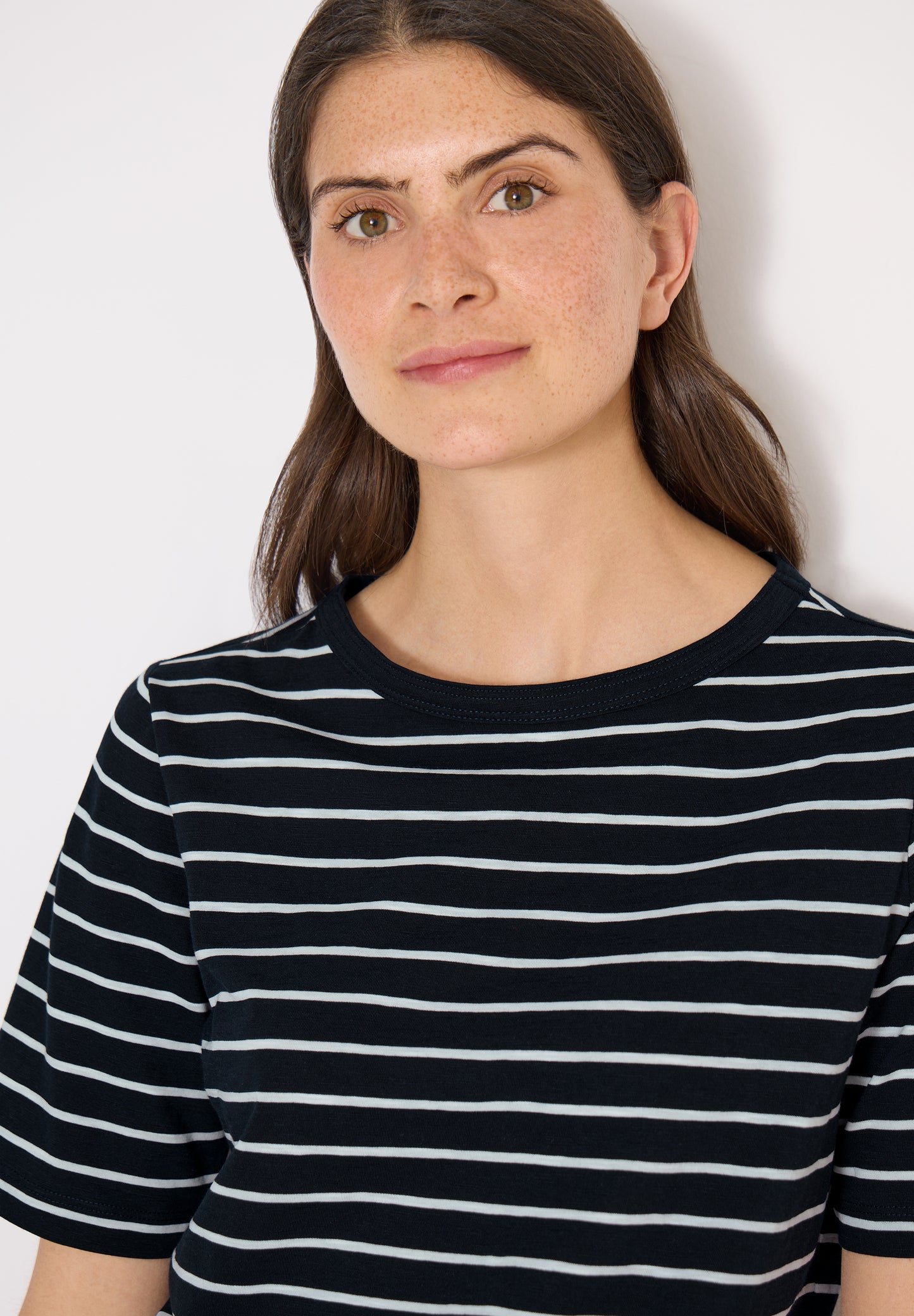 T-Shirt mit Boatneck und Streifen