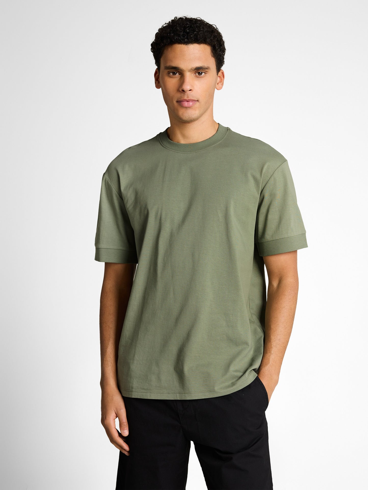 Relaxed Fit T-Shirt mit Rippbündchen