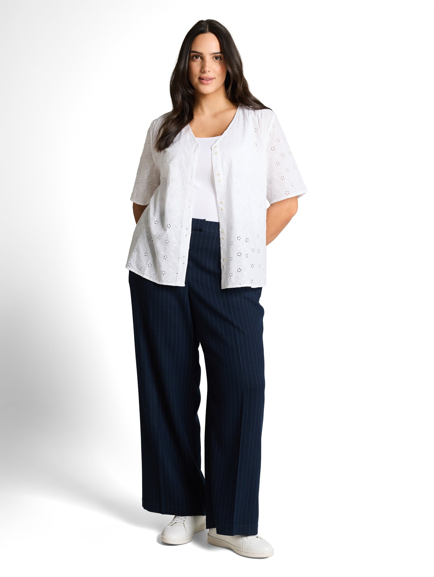 Plus Size - Bluse mit Lochstickerei