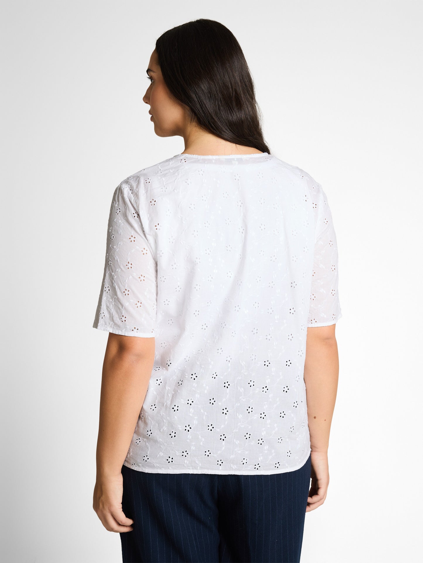Plus Size - Bluse mit Lochstickerei