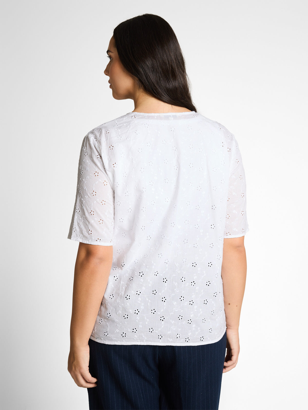Plus Size - Bluse mit Lochstickerei