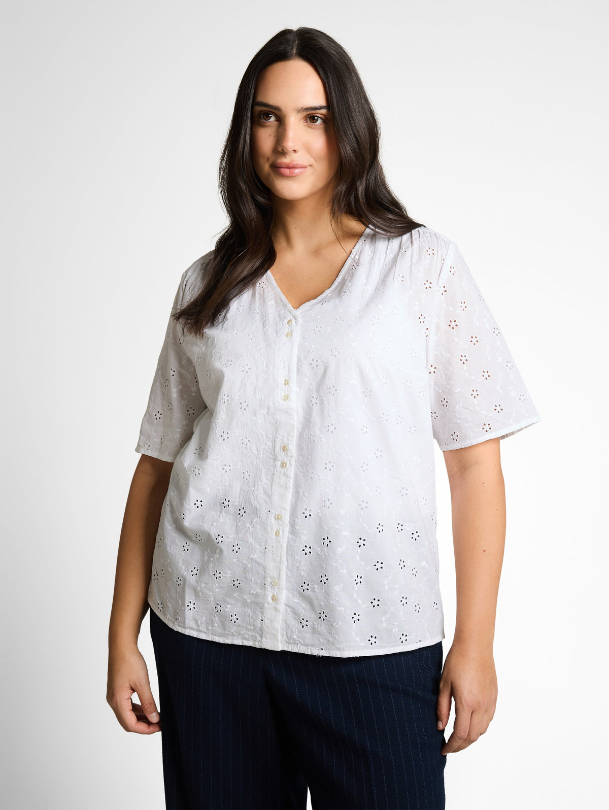 Plus Size - Bluse mit Lochstickerei