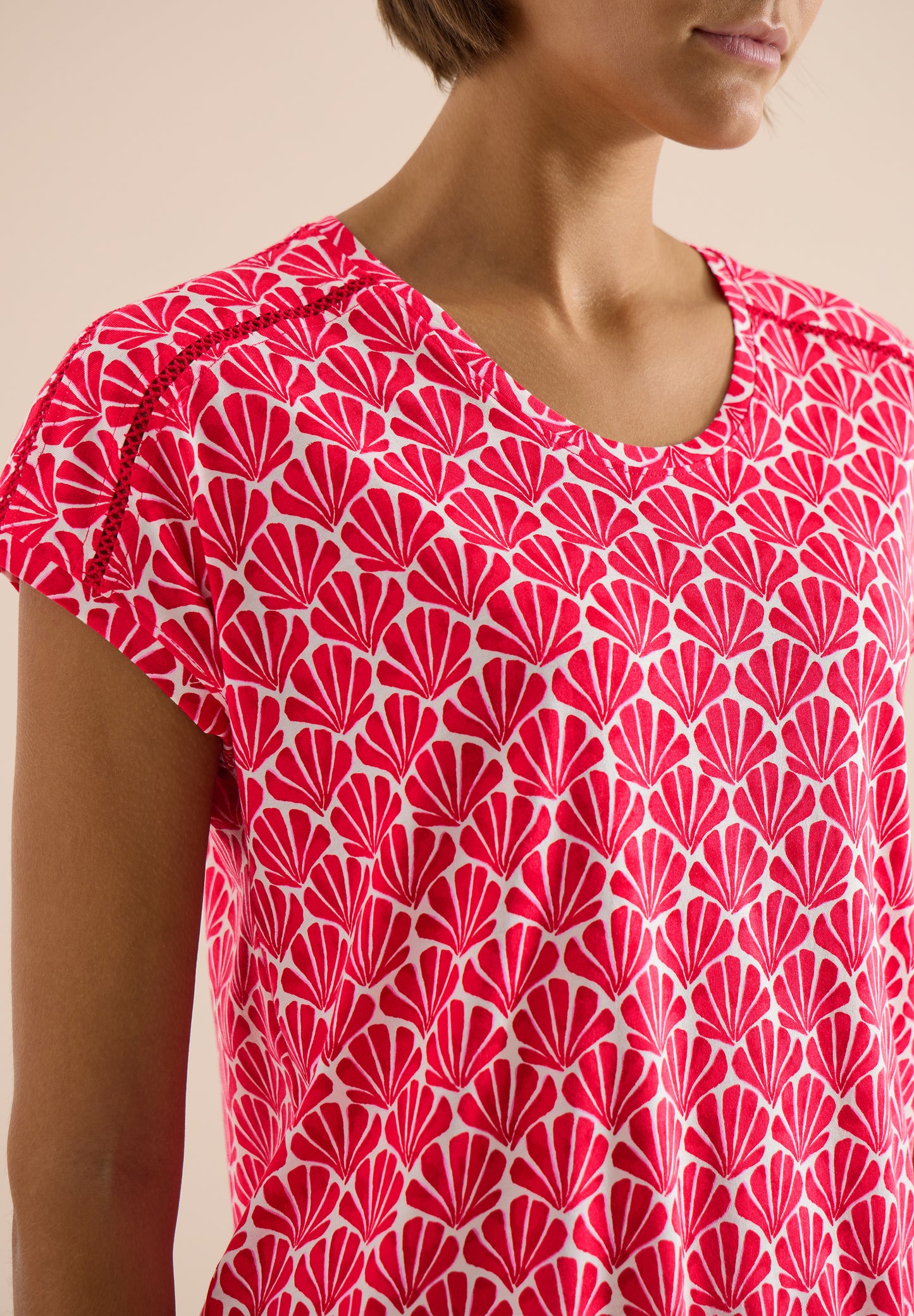 Kurzarm Shirt mit Spitzendetail