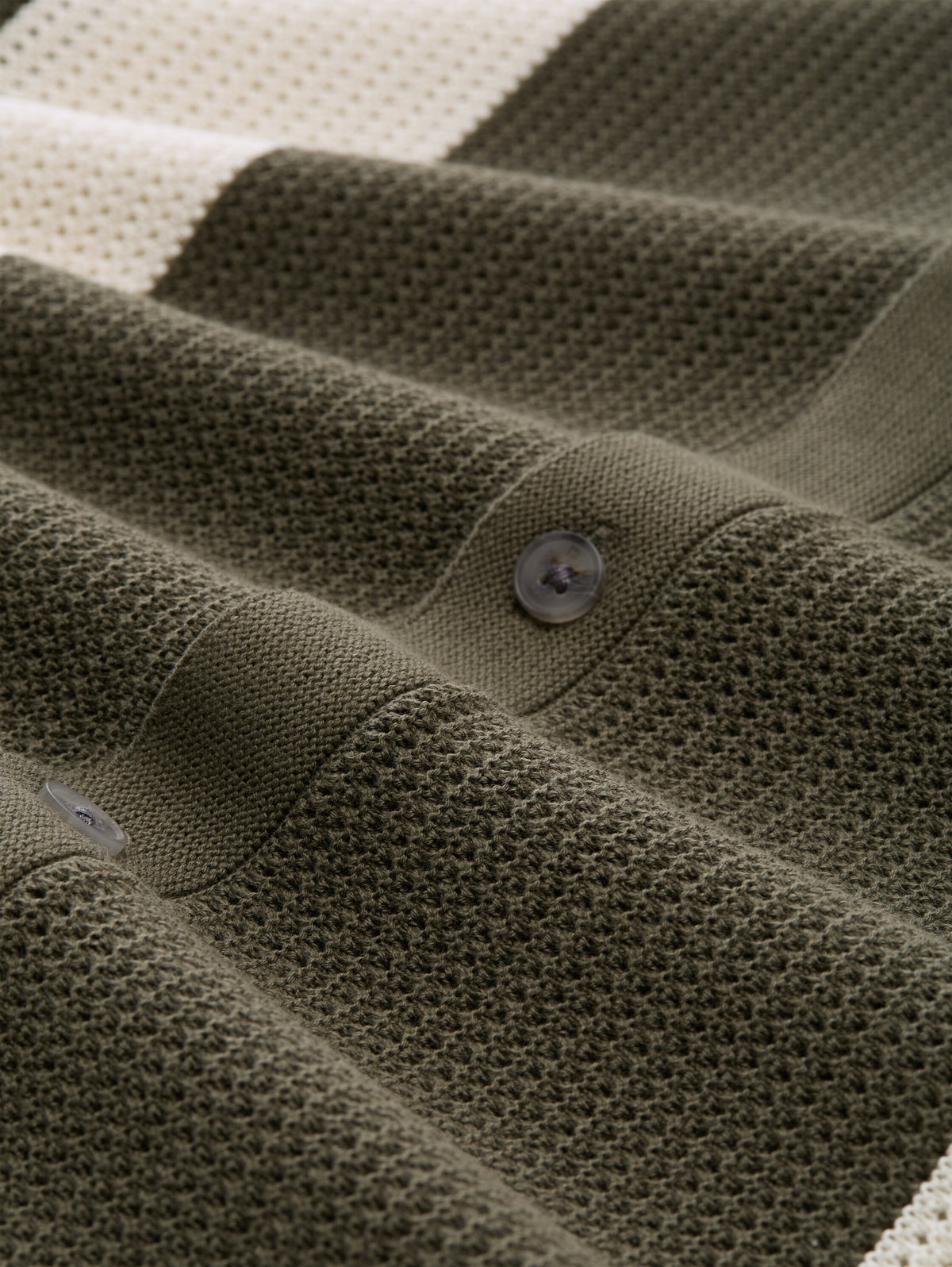 Strickhemd mit Resort Kragen und Knopfleiste