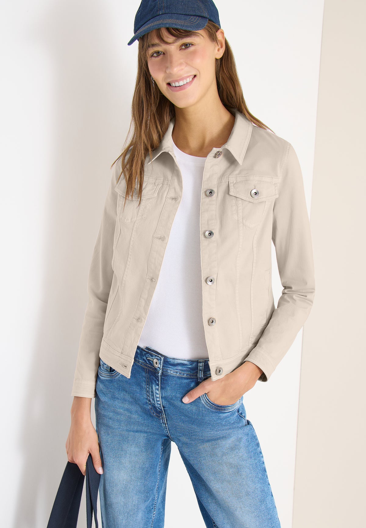 Jeansjacke mit Brusttaschen und Knöpfen