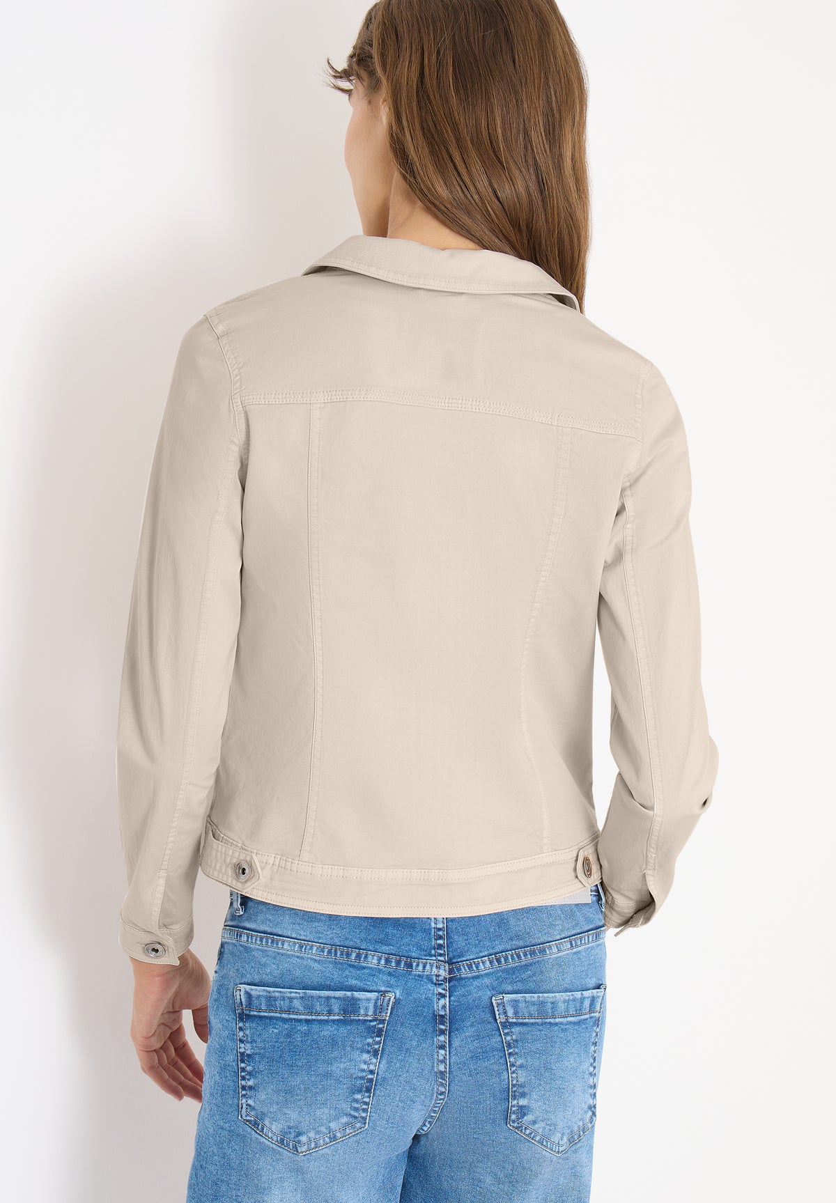 Jeansjacke mit Brusttaschen und Knöpfen