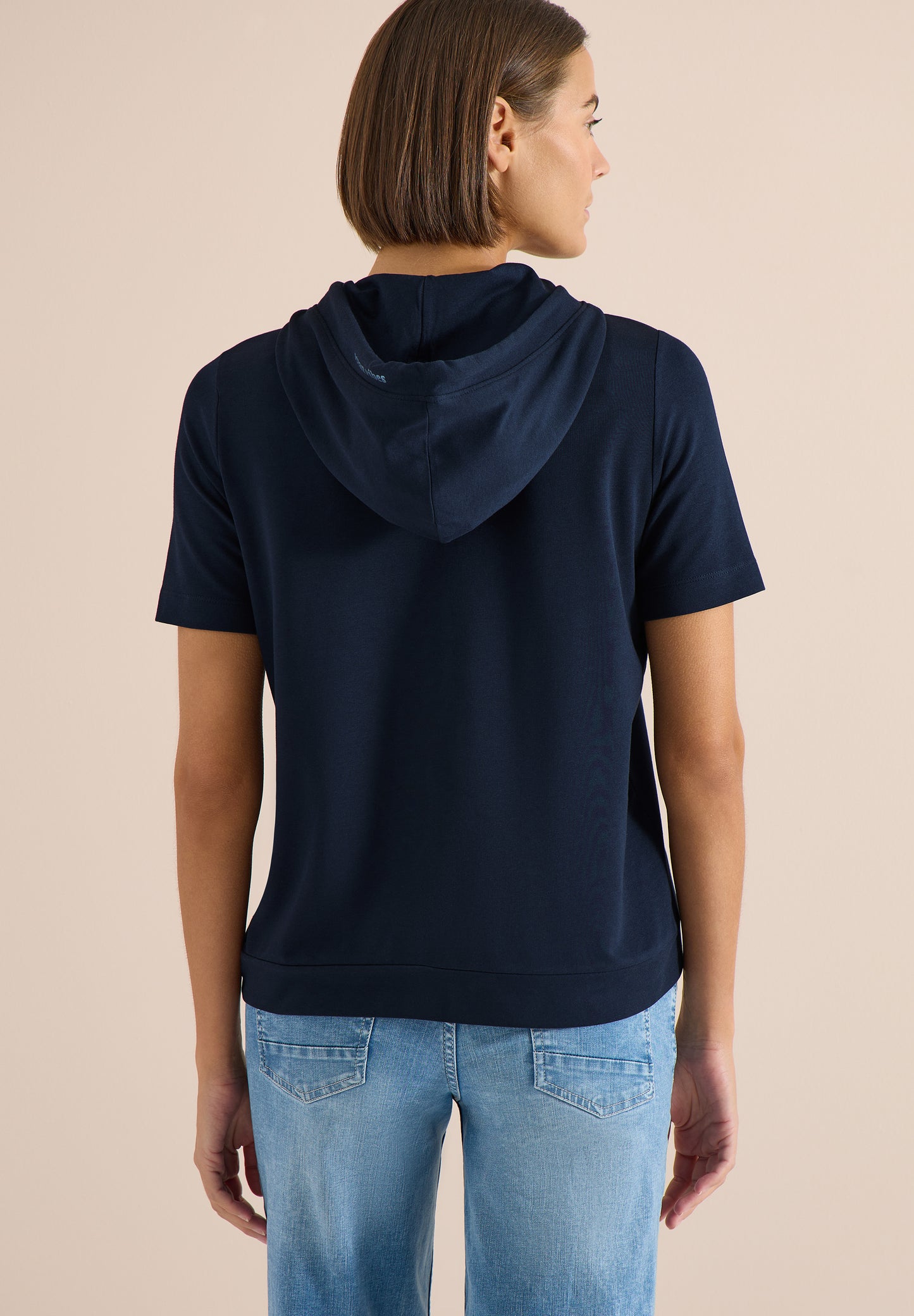 Kurzarm Shirt mit Kapuze und Wording