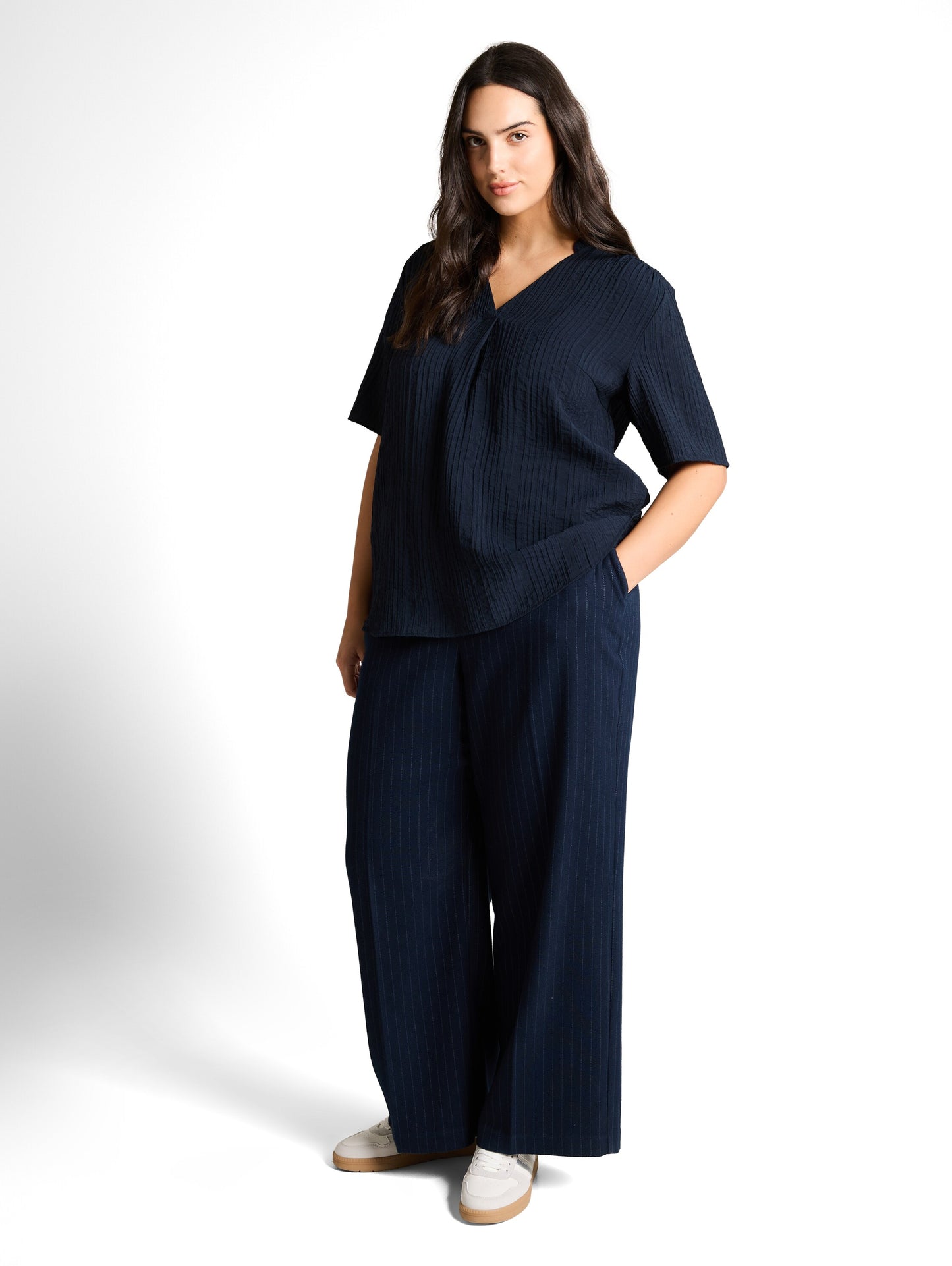 Plus Size - Crinkle Bluse mit V-Ausschnitt