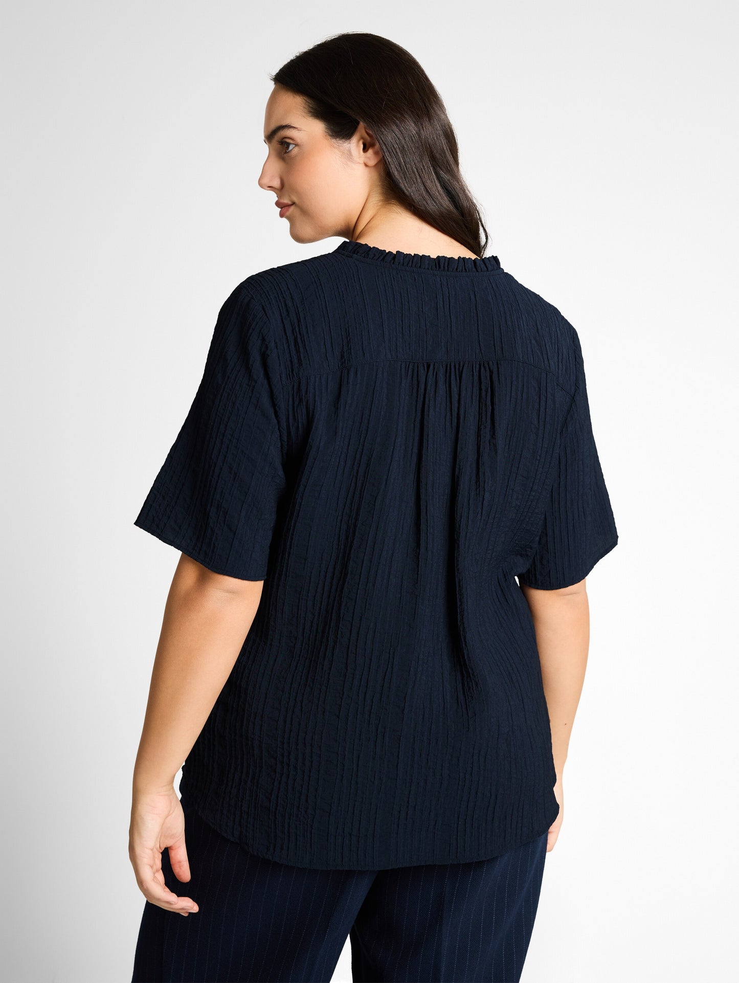 Plus Size - Crinkle Bluse mit V-Ausschnitt