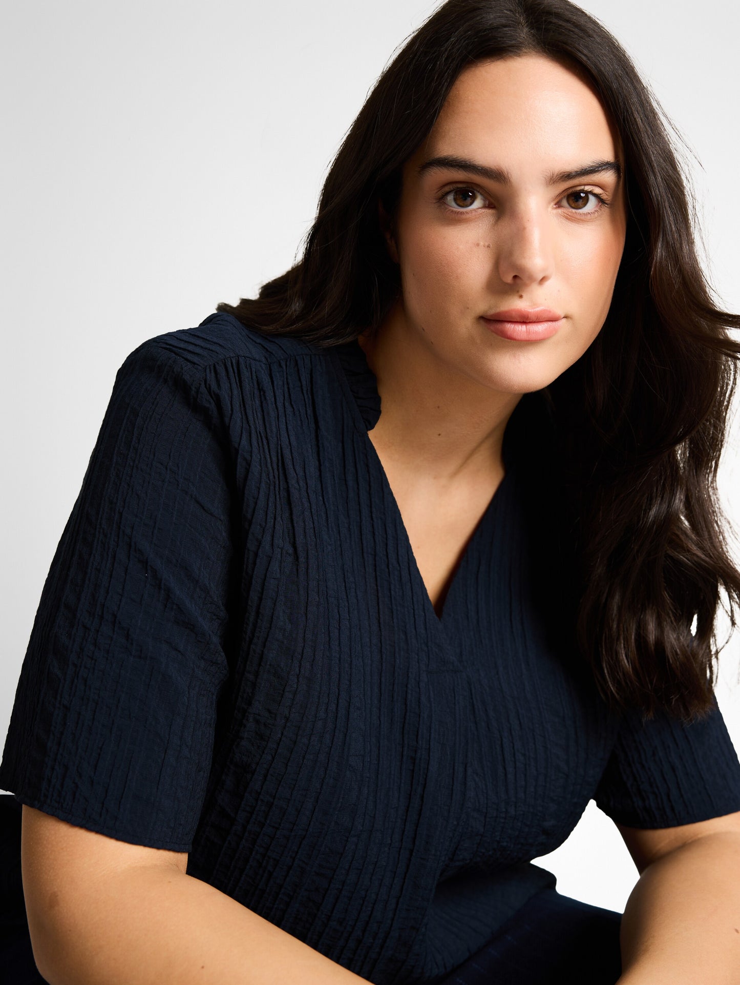 Plus Size - Crinkle Bluse mit V-Ausschnitt