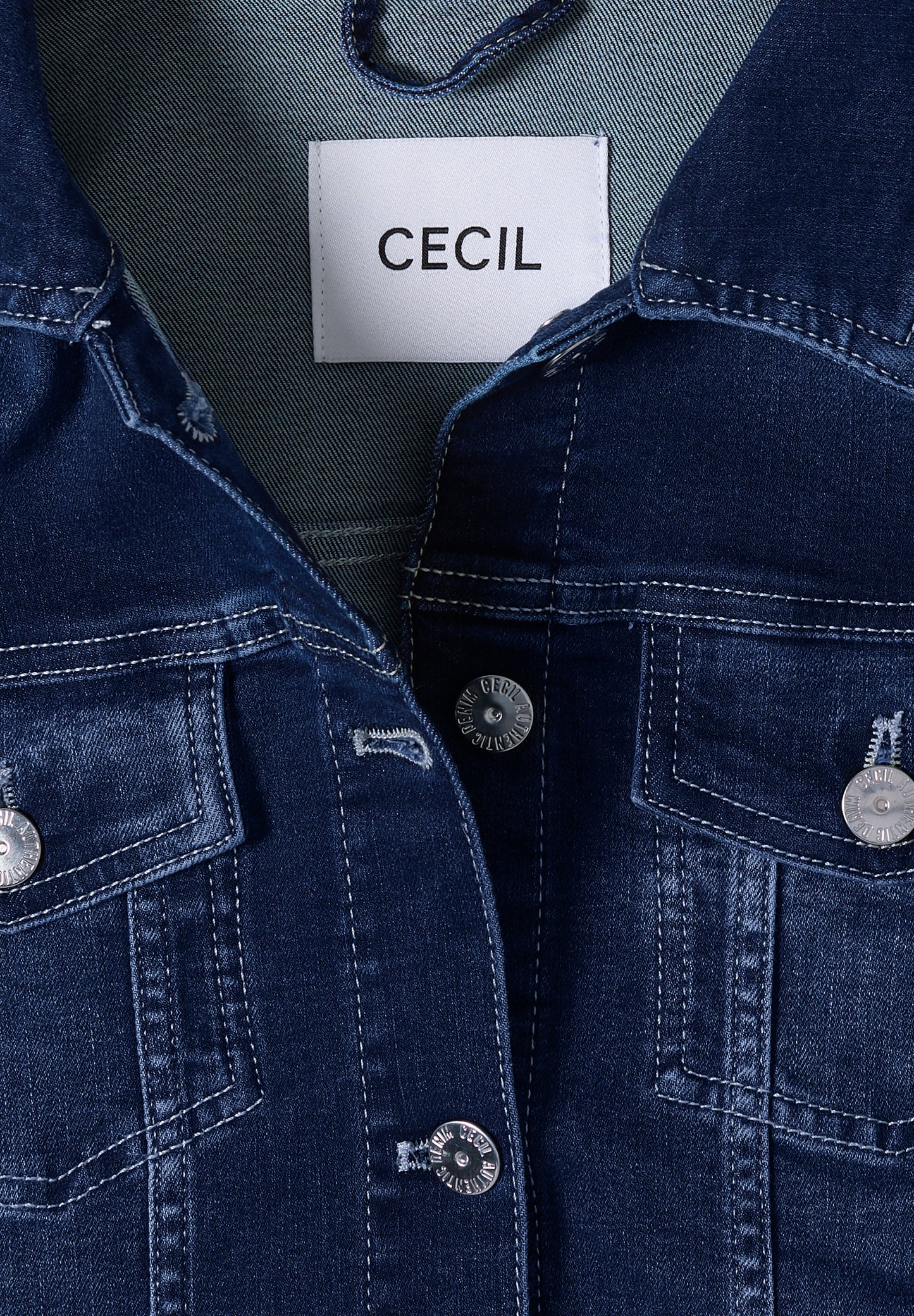 Jeansjacke mit Brusttaschen und Knöpfen