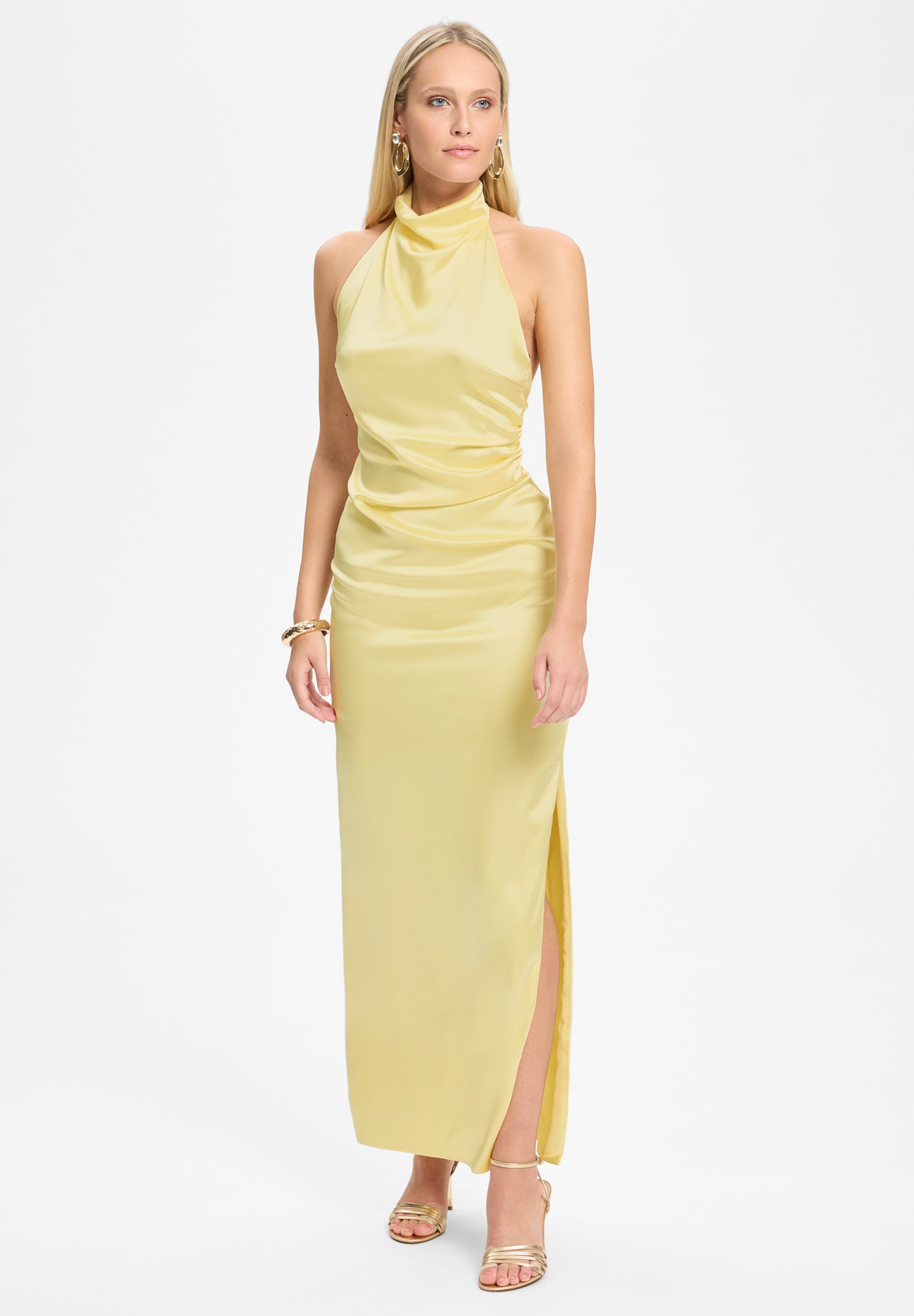 Figurbetontes Abendkleid aus Stretch Satin mit Drapierung am Kragen