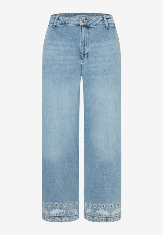 Jeans mit Stickerei am Saum