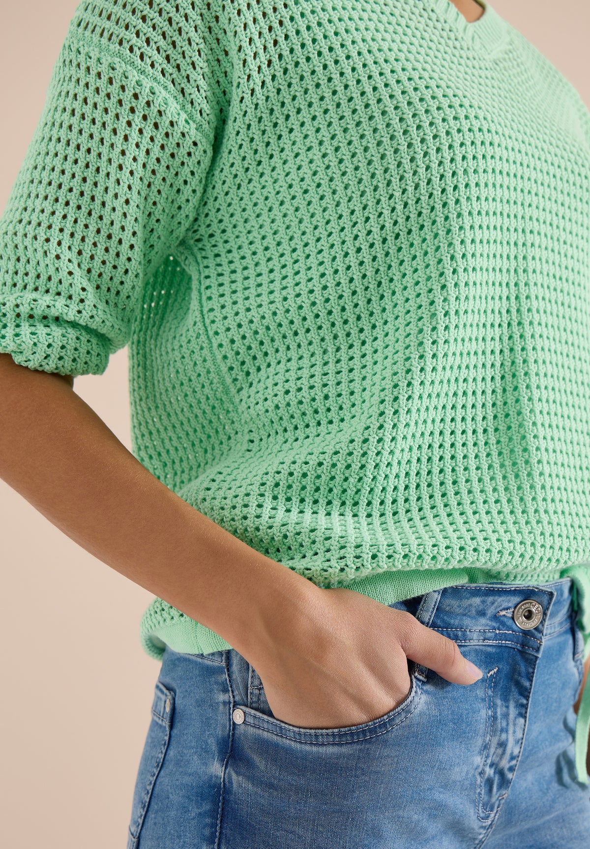 Kurzarm Pullover im Crochet-Look