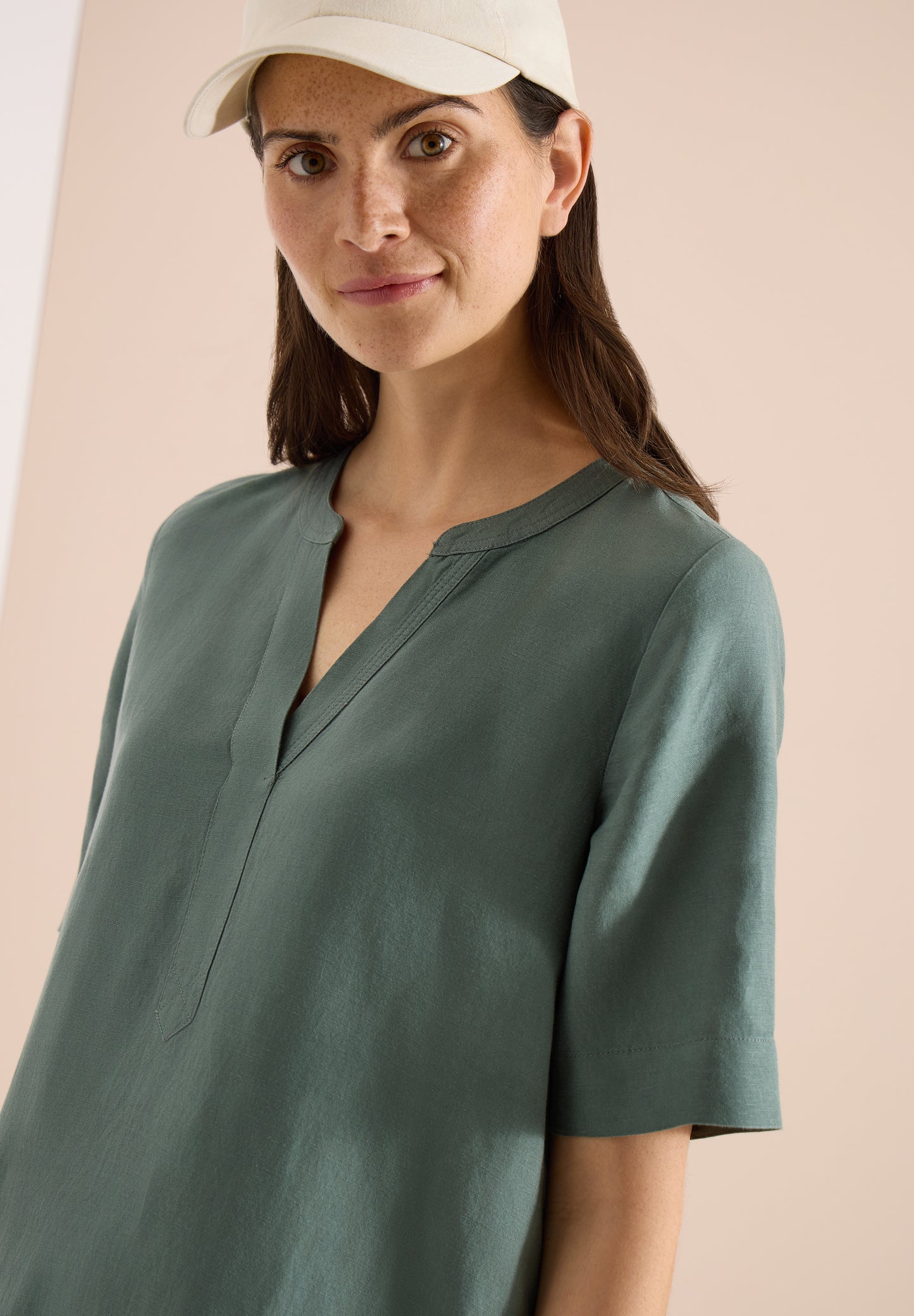 Knielanges Kleid aus Leinenmix