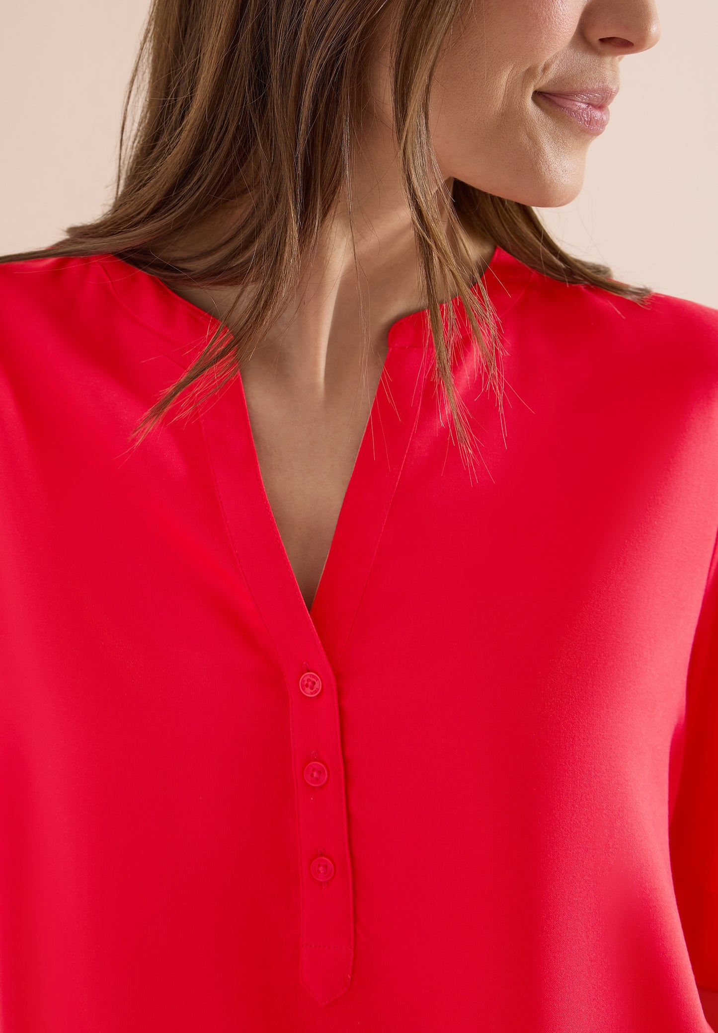Kurzarm Bluse mit Split Neck