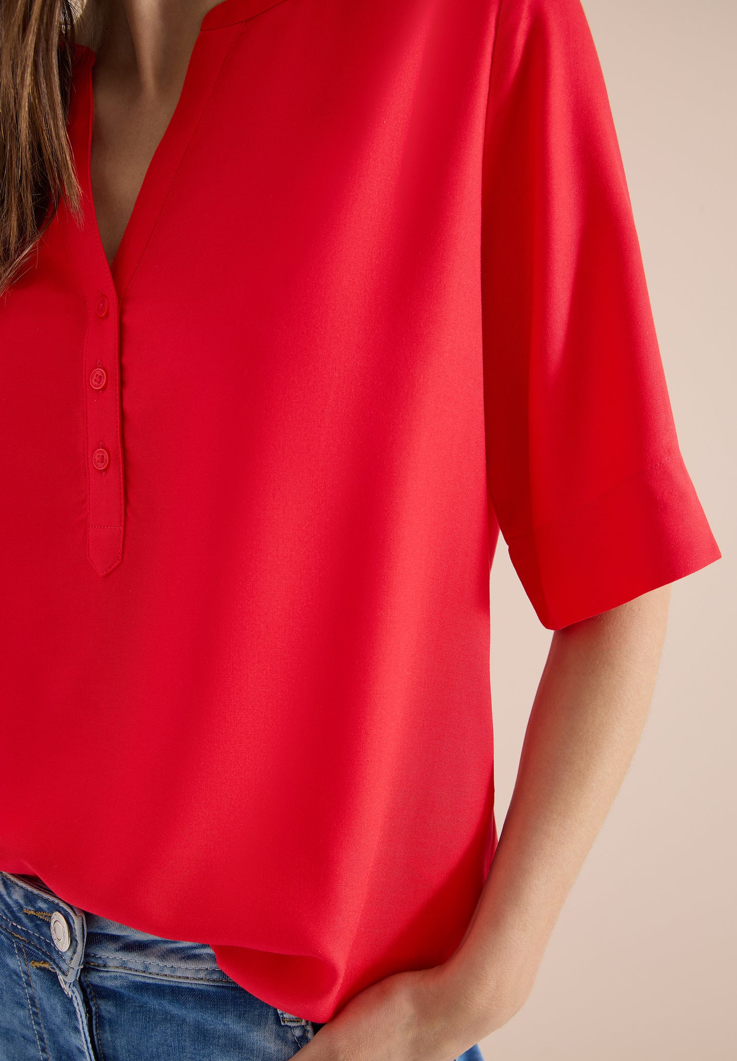 Kurzarm Bluse mit Split Neck