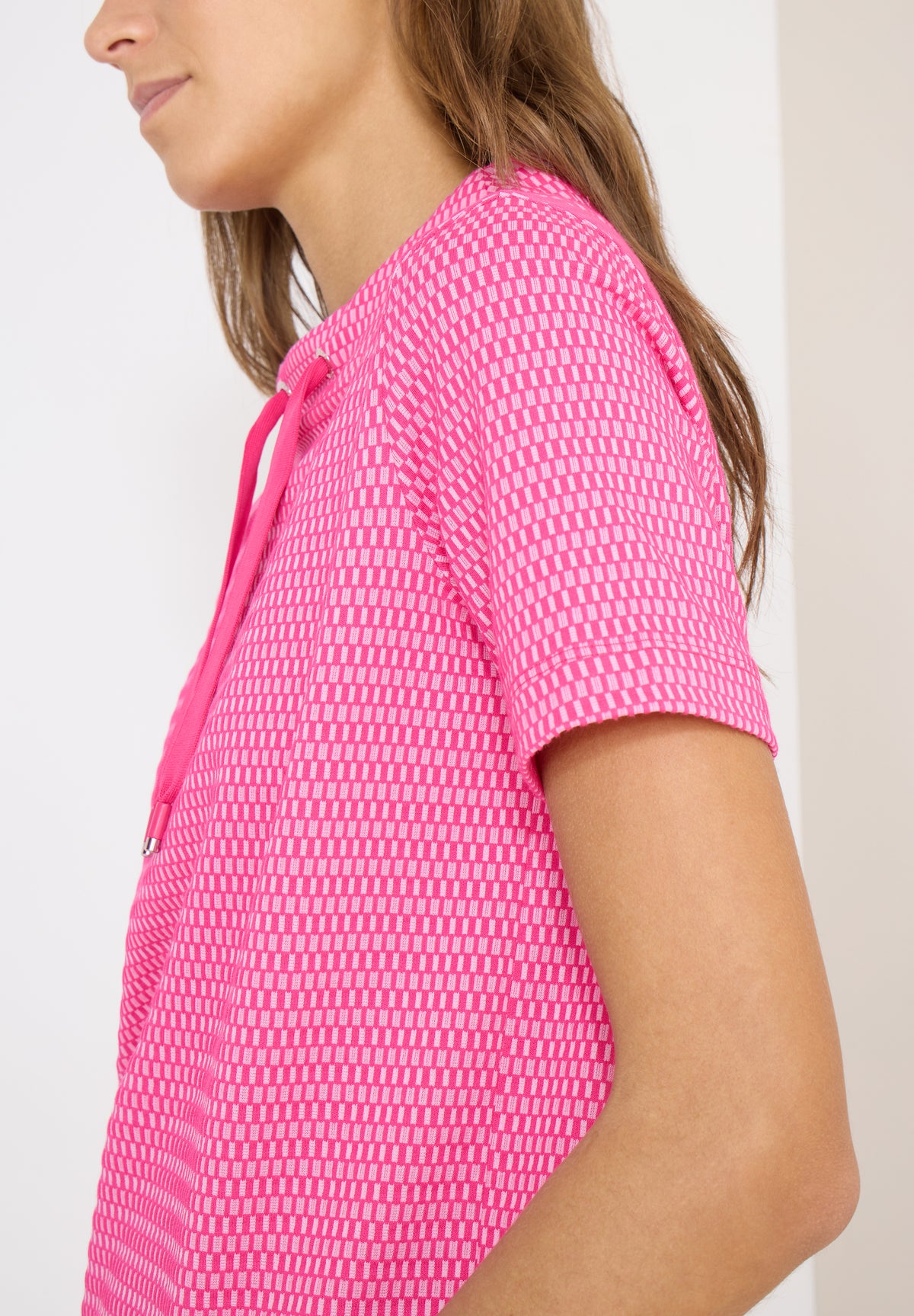 Shirt mit Funnel Neck im Two-Tone-Look