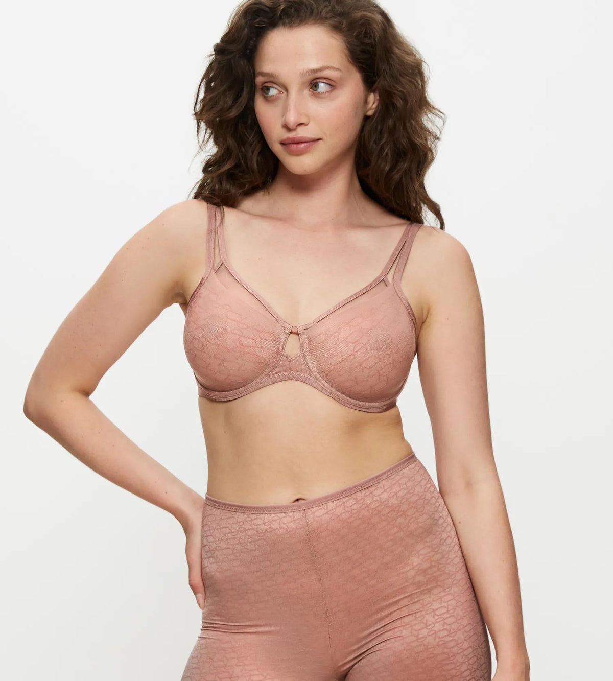 Triumph Signature Sheer W01 EX
