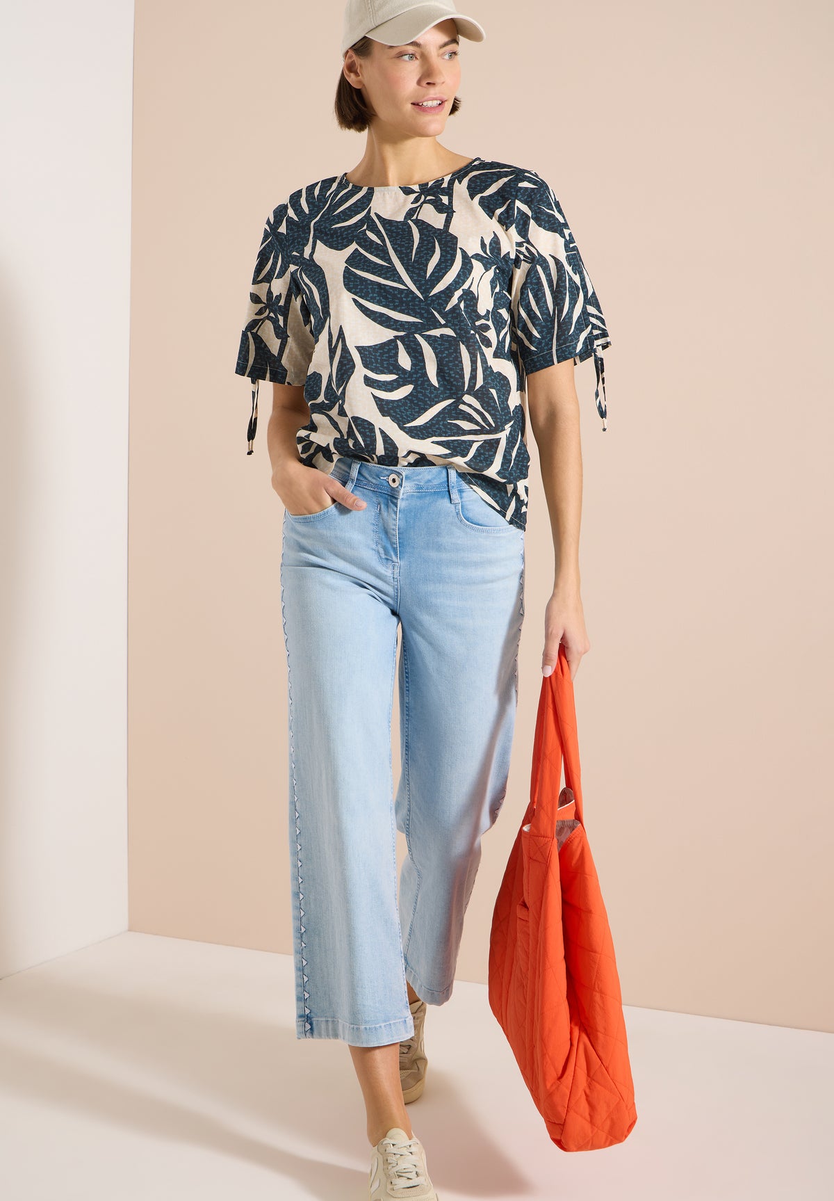 Bluse mit Rundhals und Raffung