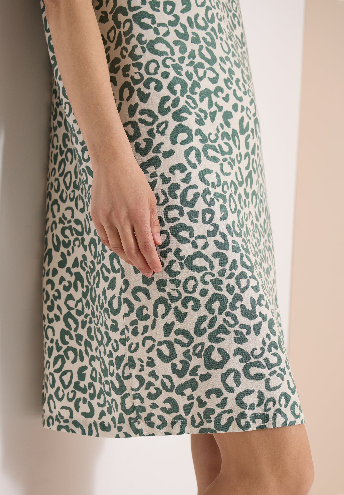 Knielanges Kleid aus Leinenmix mit Print