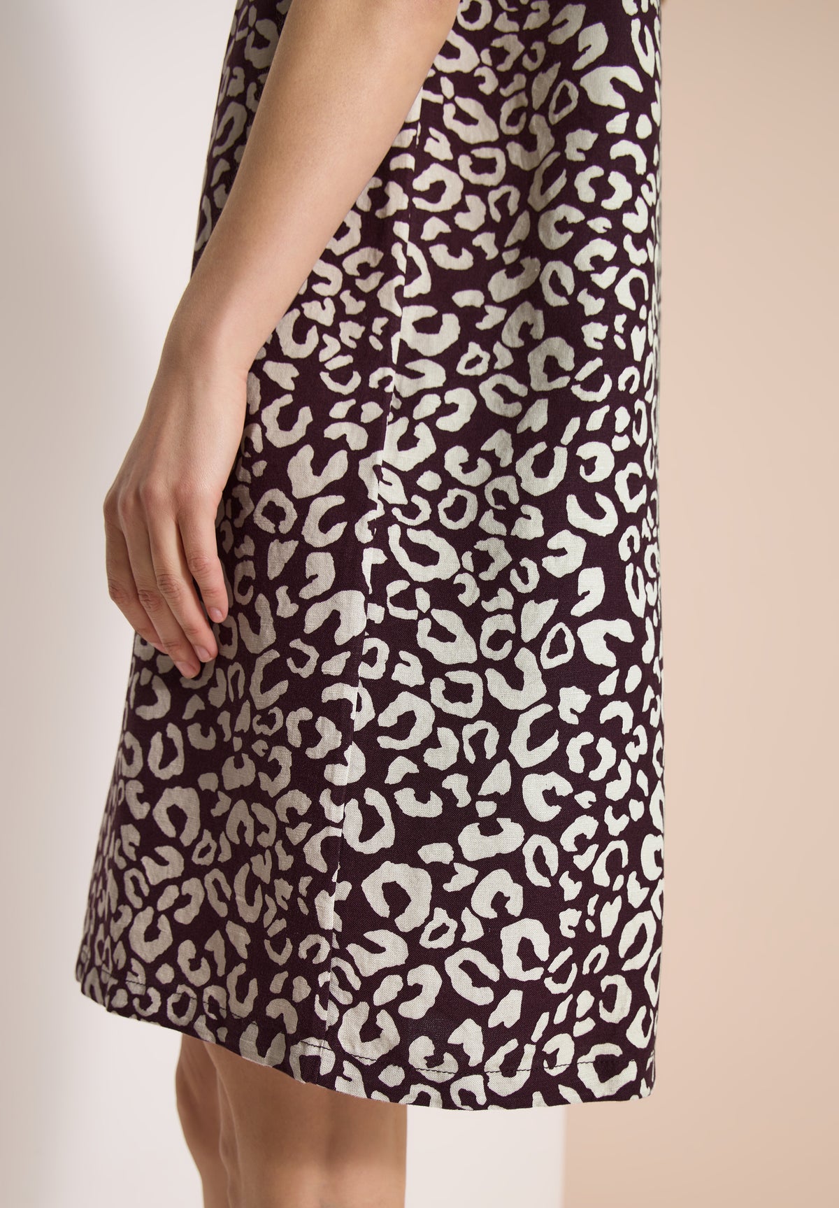 Knielanges Kleid aus Leinenmix mit Print