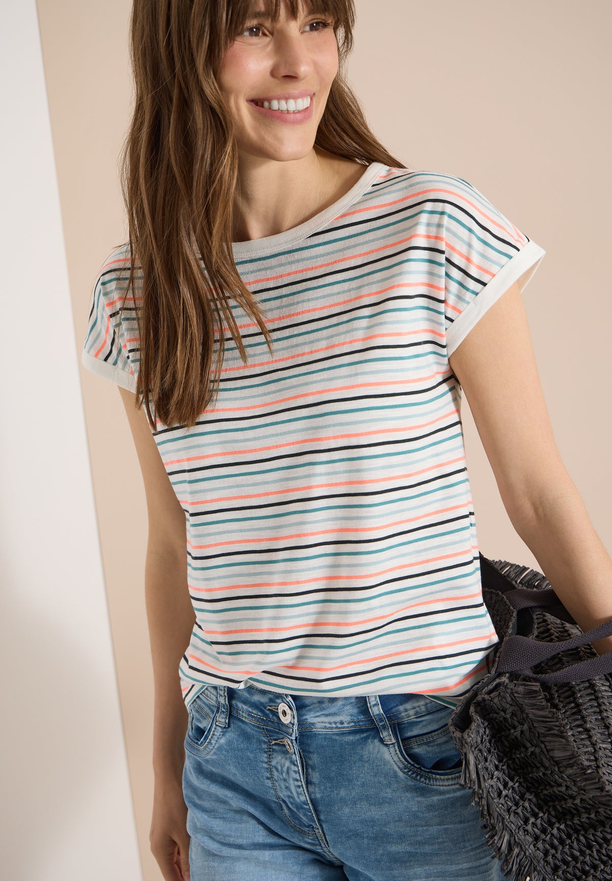 T-Shirt mit Boat Neck und Turn-Up-Detail