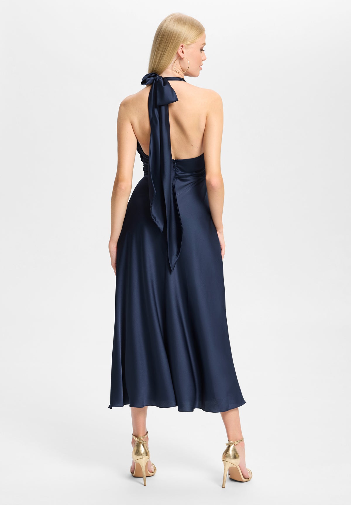 Midikleid aus Satin mit Rückenausschnitt