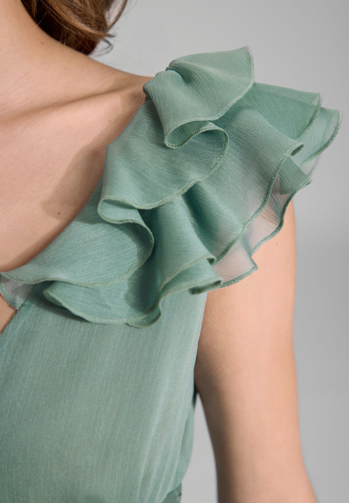 Cocktailkleid aus Crinkle Chiffon mit Volant Detail