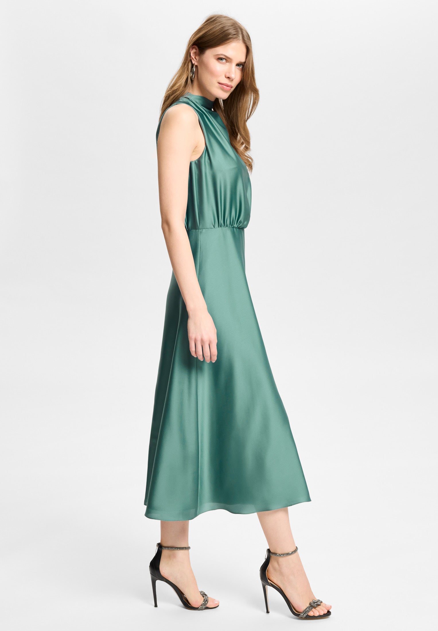 Midi Kleid aus Satin mit Drapierung