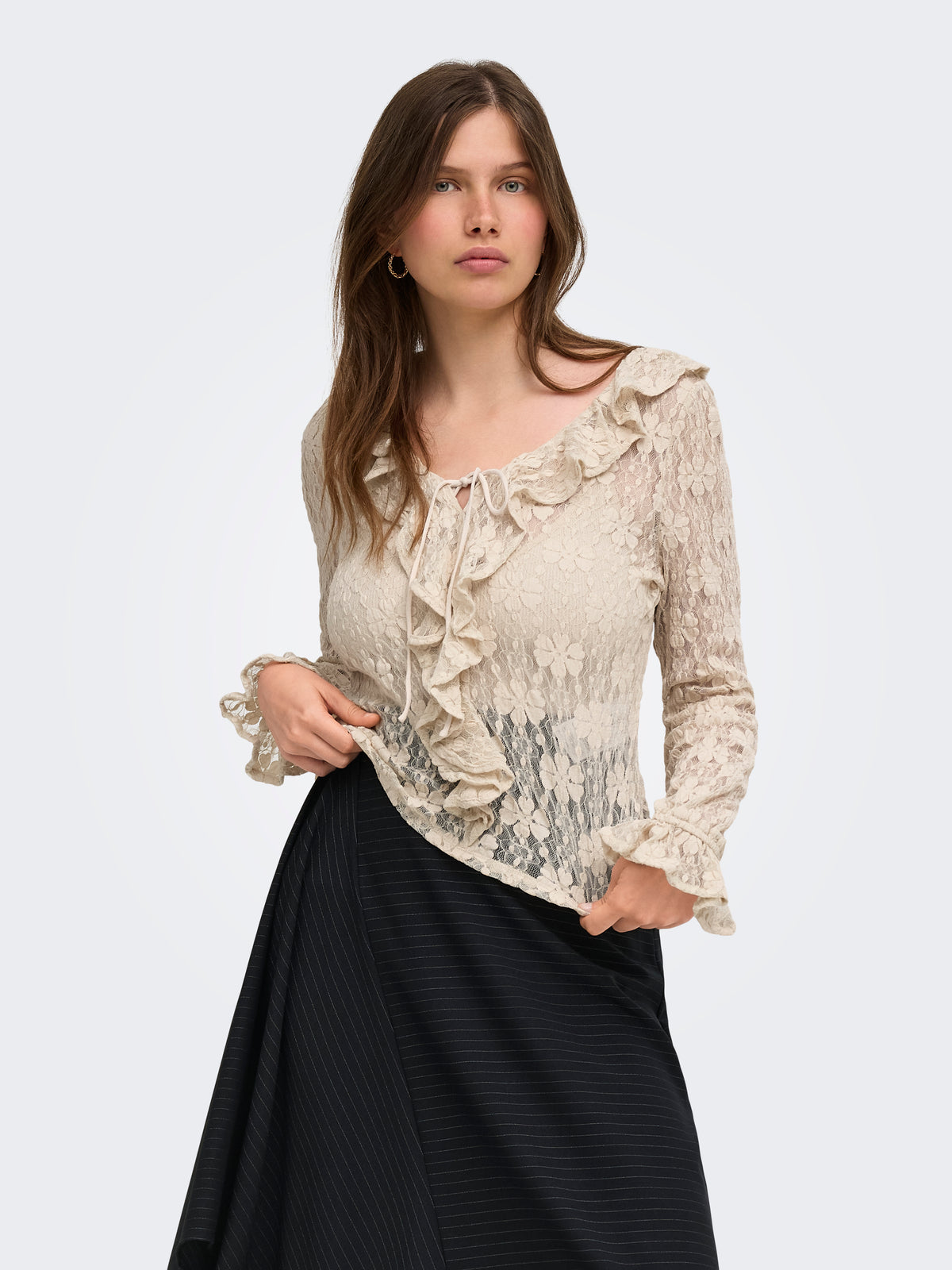 ONLPEARLINA LS RUFFLE LACE TOP WVN