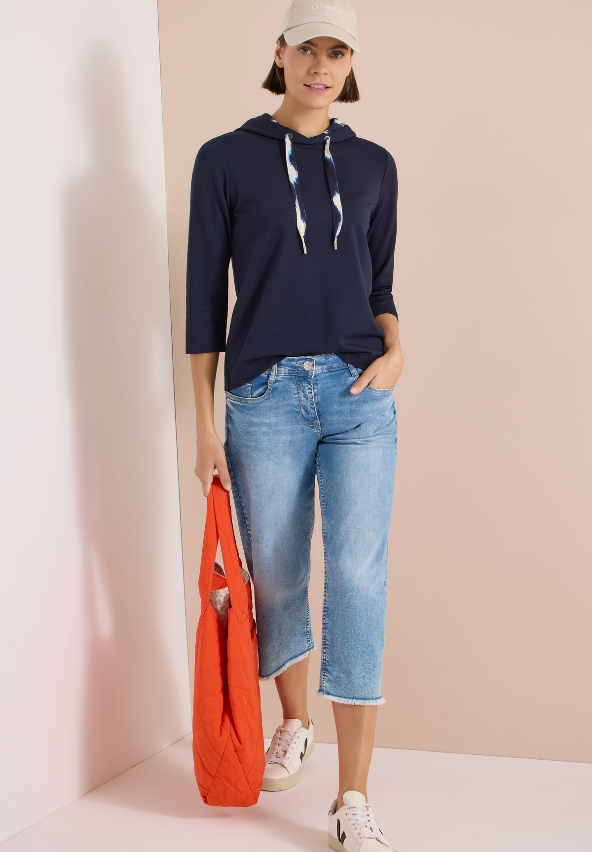 3/4-Arm Shirt mit Kapuze und Printdetails