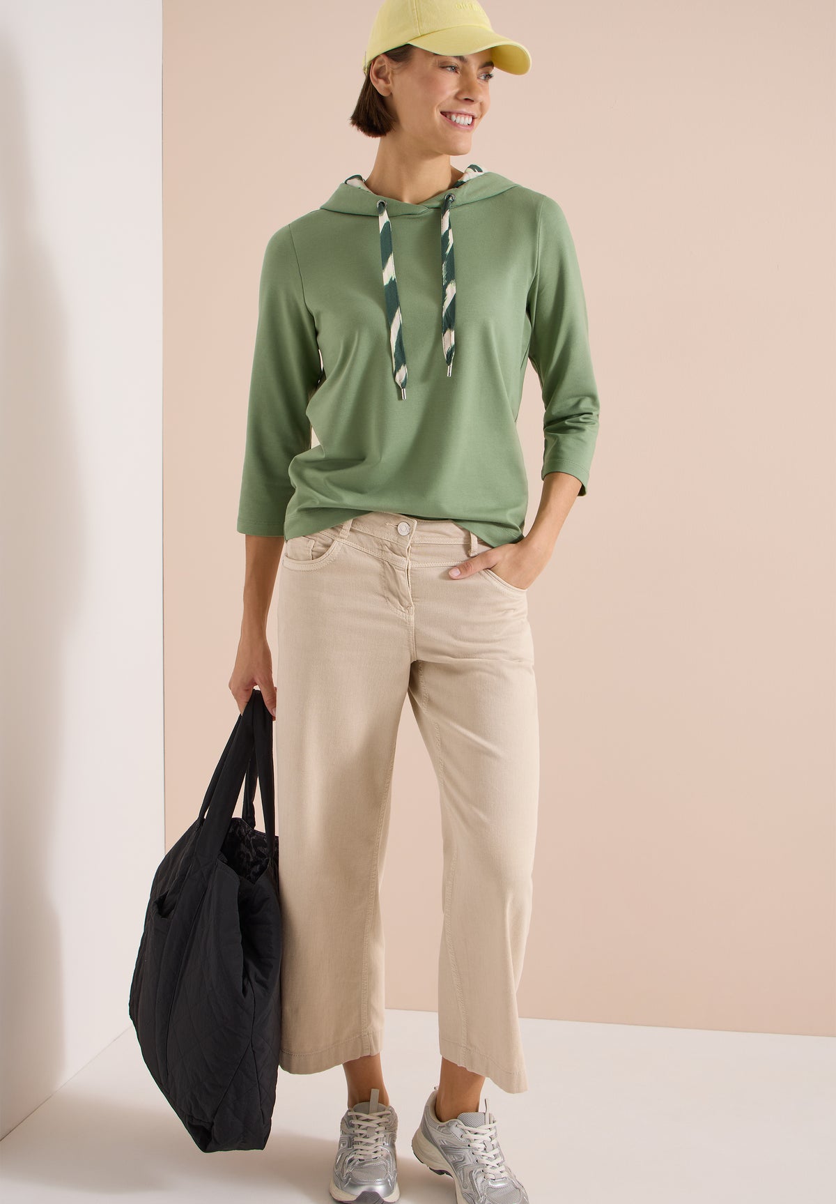 3/4-Arm Shirt mit Kapuze und Printdetails