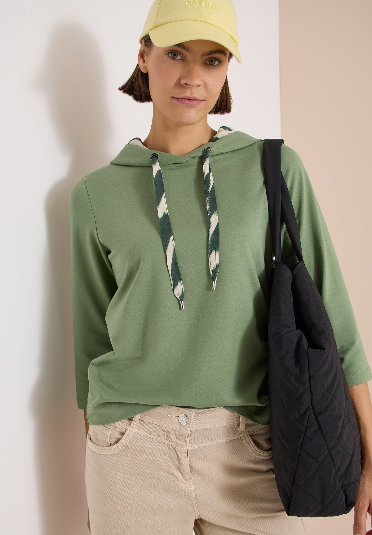 3/4-Arm Shirt mit Kapuze und Printdetails