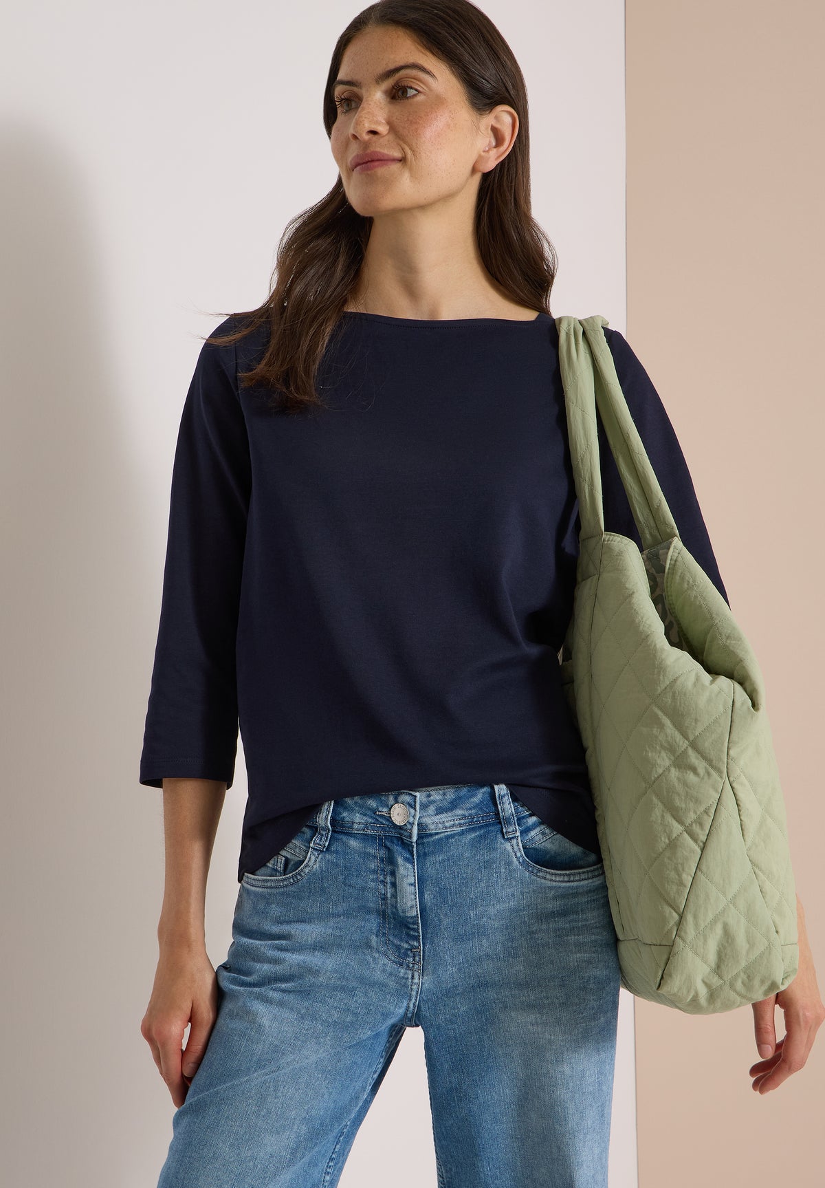 Basic Shirt mit U-Boot-Ausschnitt