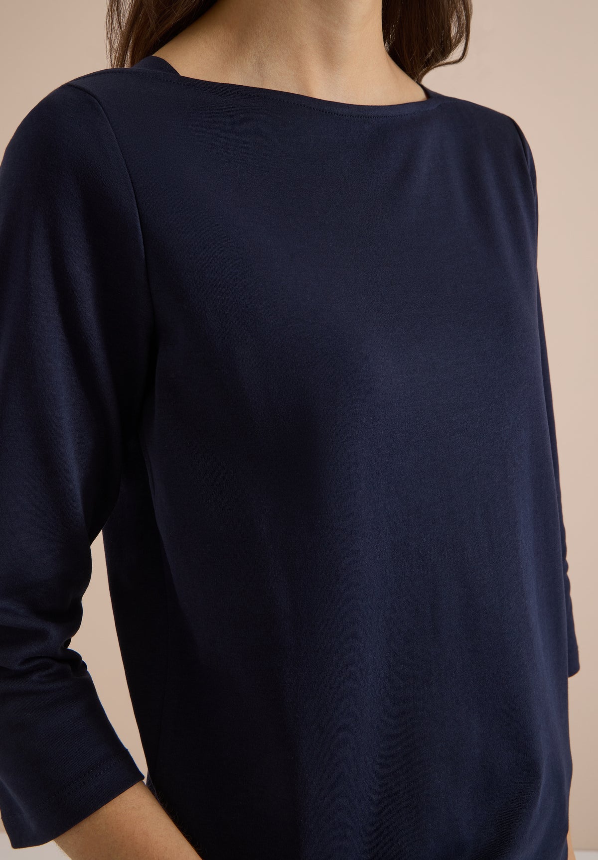 Basic Shirt mit U-Boot-Ausschnitt