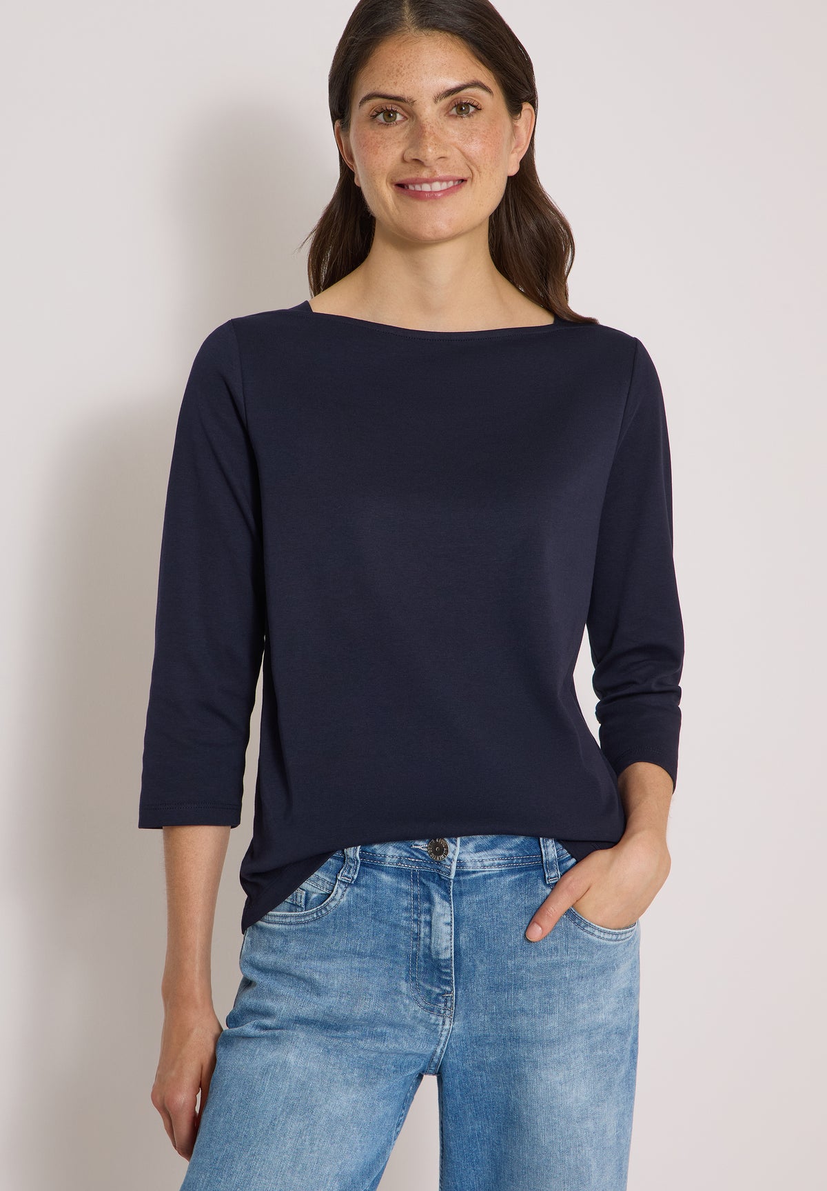 Basic Shirt mit U-Boot-Ausschnitt