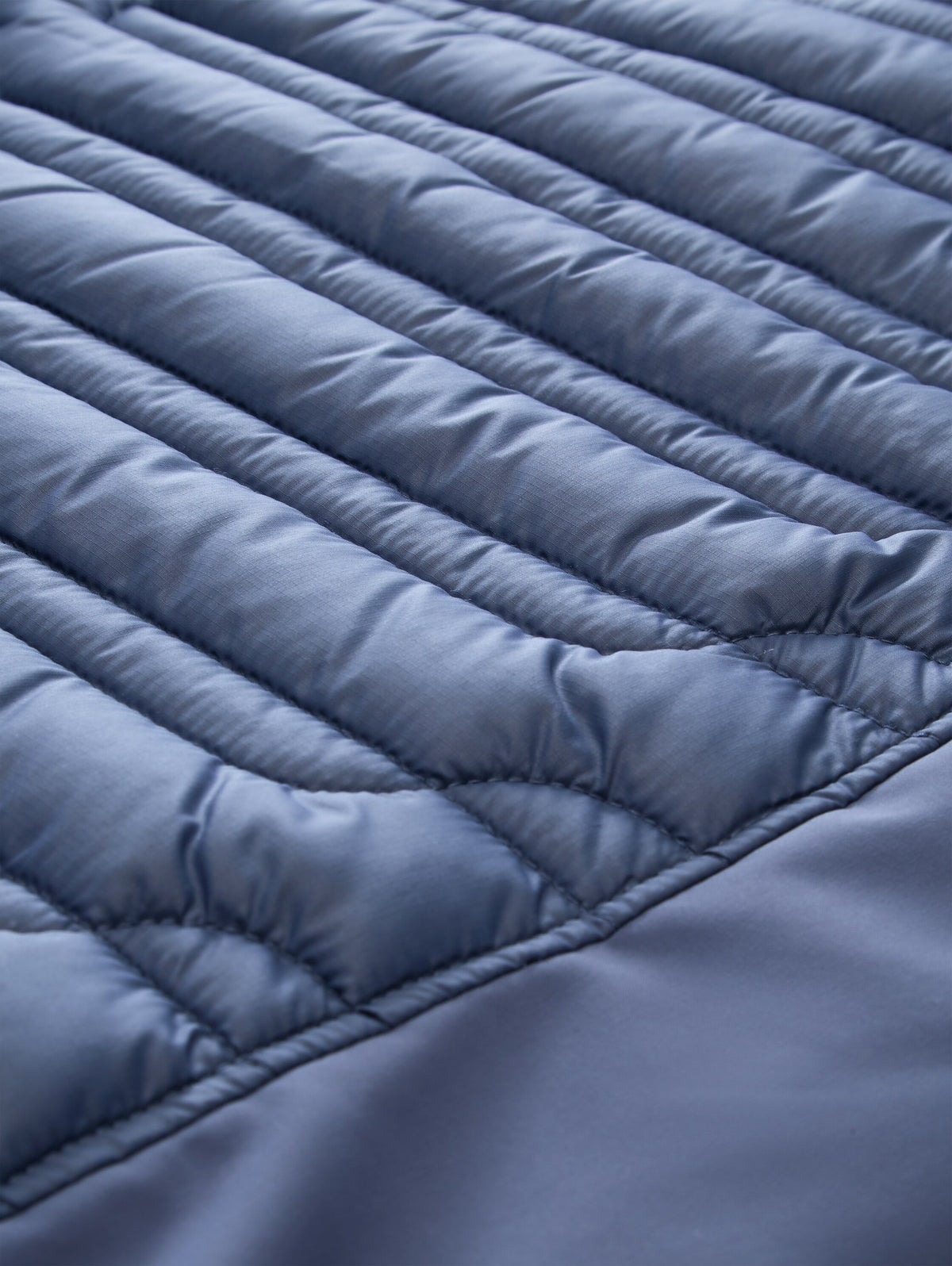 Lightweight Hybrid Steppjacke mit Stehkragen