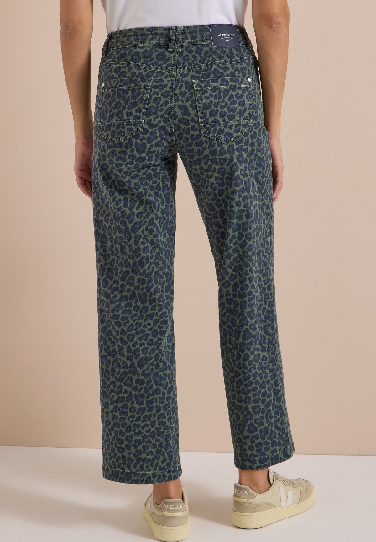 High Waist Wide Leg Jeans mit Leo-Muster