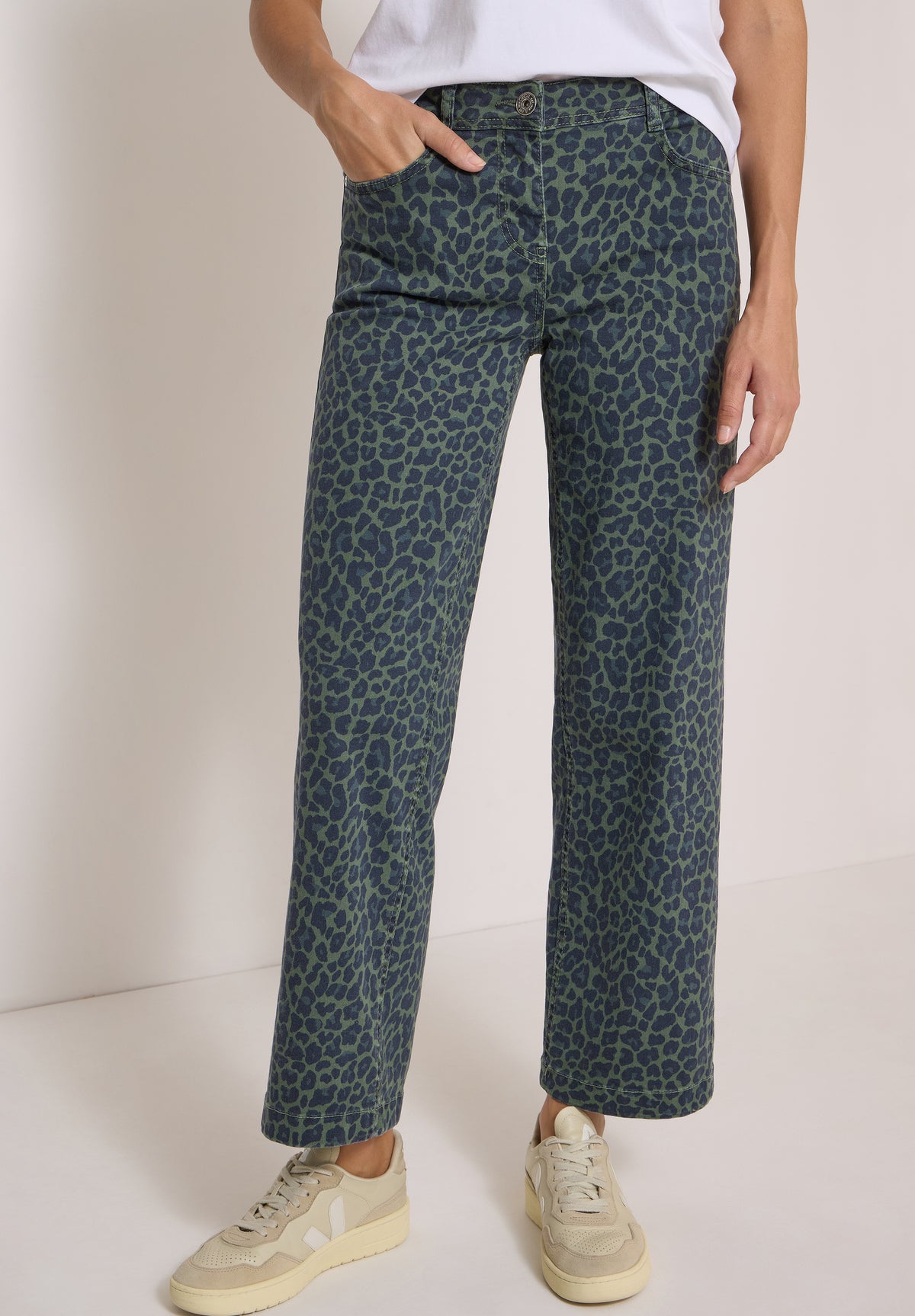 High Waist Wide Leg Jeans mit Leo-Muster