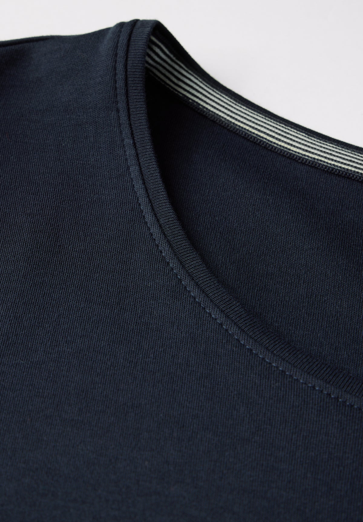 Basic T-Shirt mit Rundhals in Unifarbe