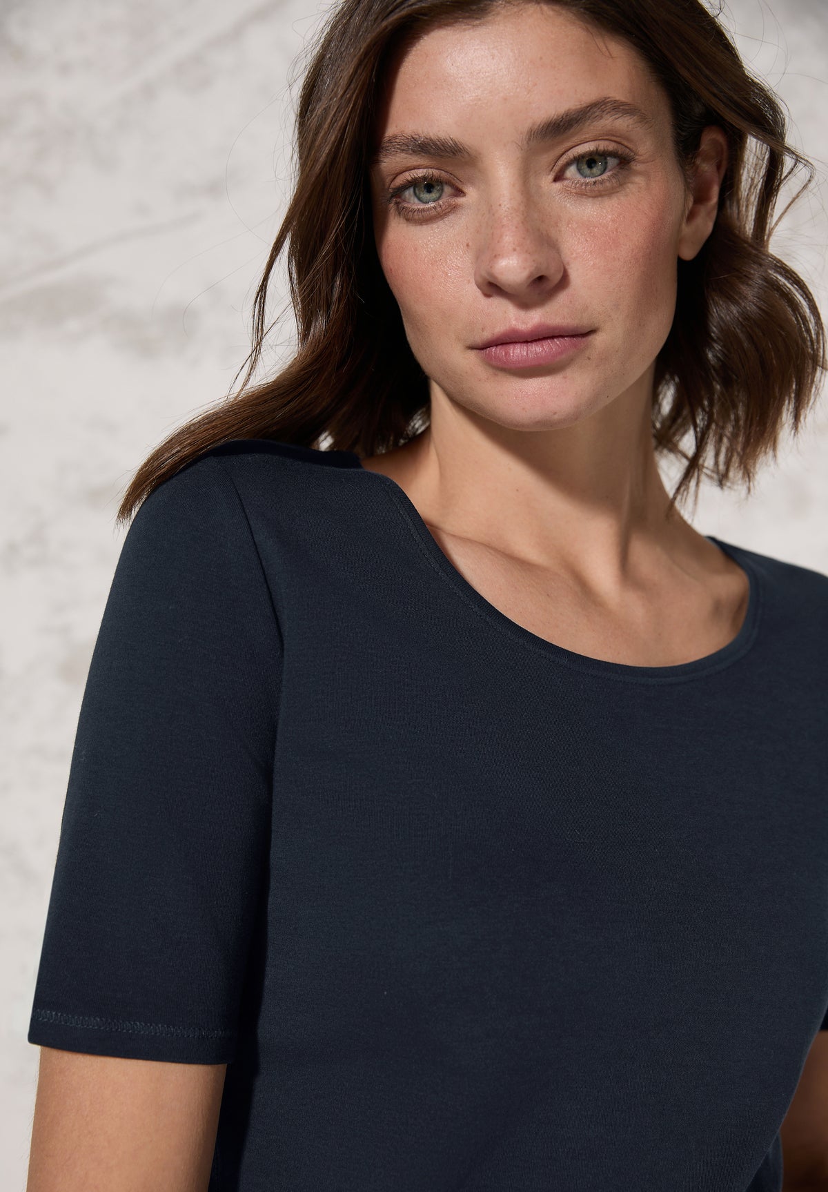 Basic T-Shirt mit Rundhals in Unifarbe