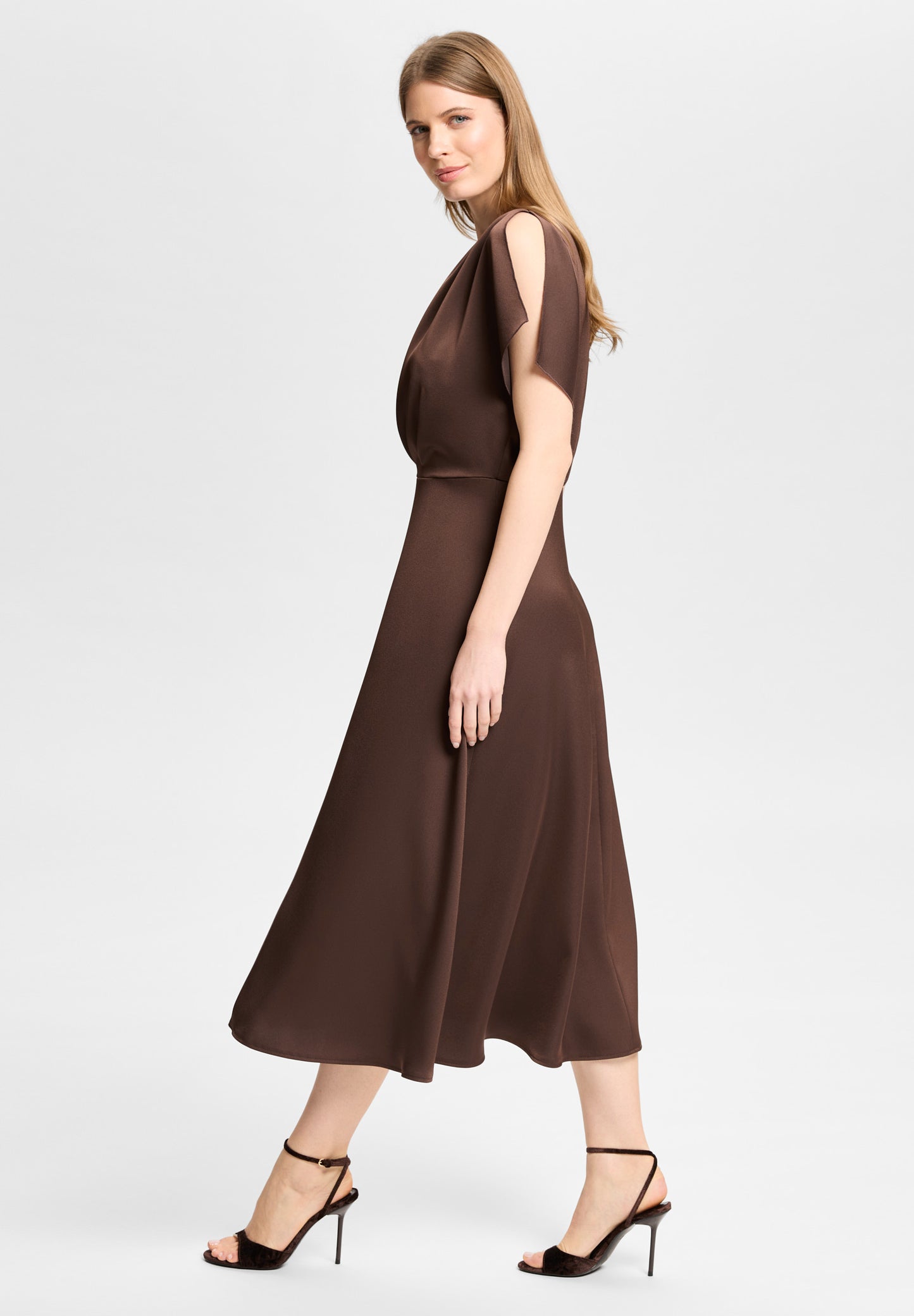 Cocktailkleid aus Satin mit geschlitzten Schulternähten