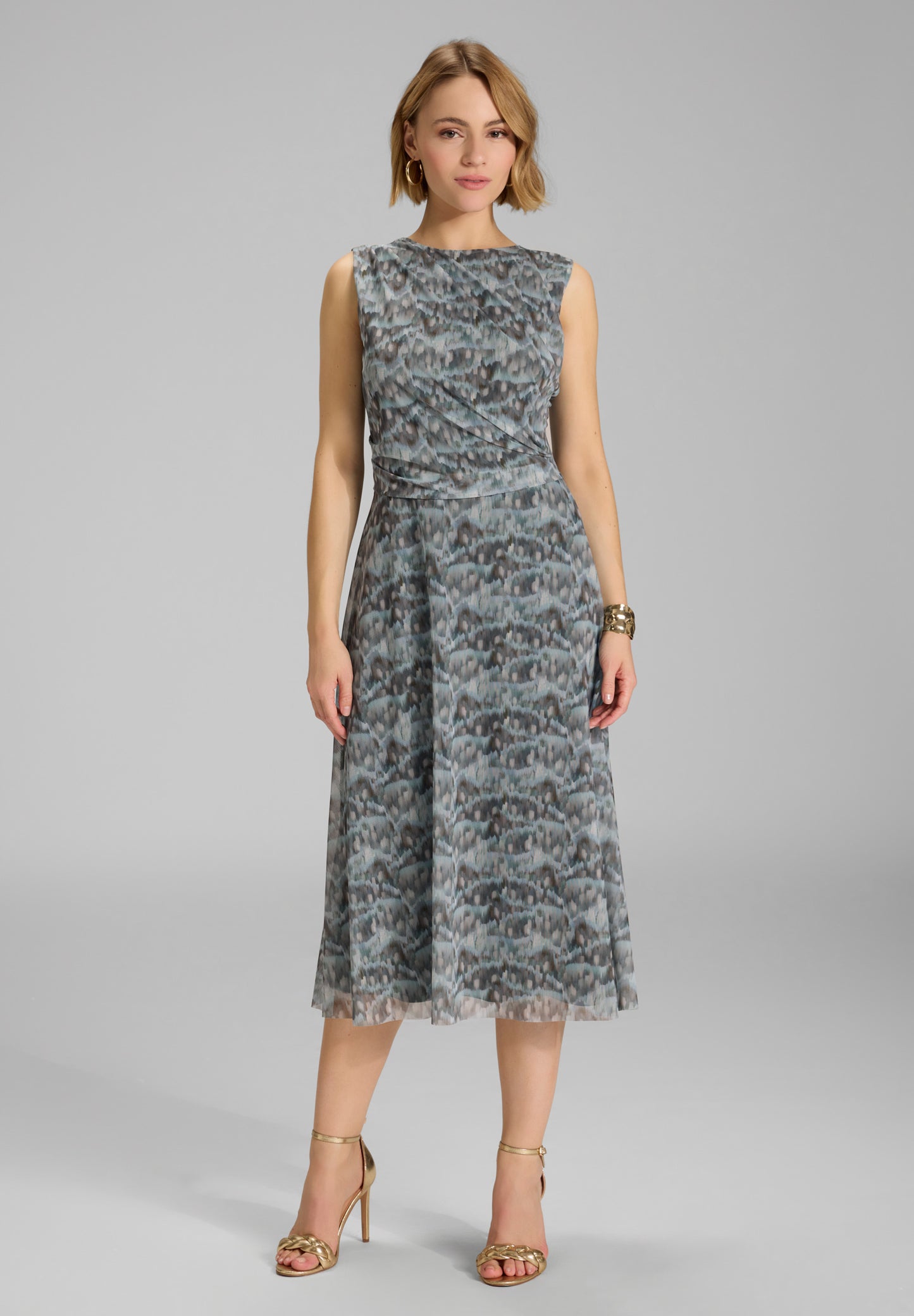 Midi Kleid aus weichem Mesh mit abstraktem Animal Print