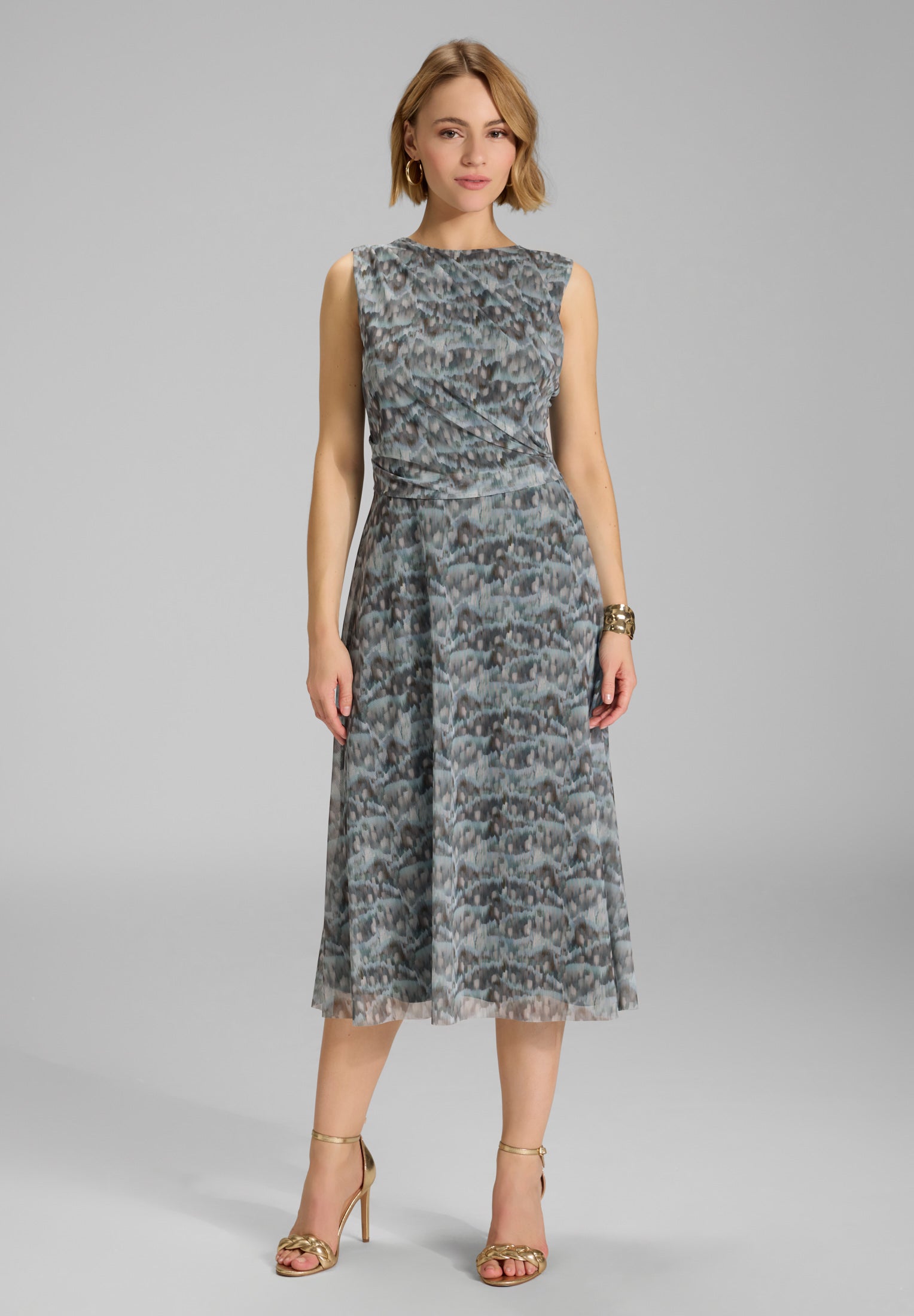 Midi Kleid aus weichem Mesh mit abstraktem Animal Print