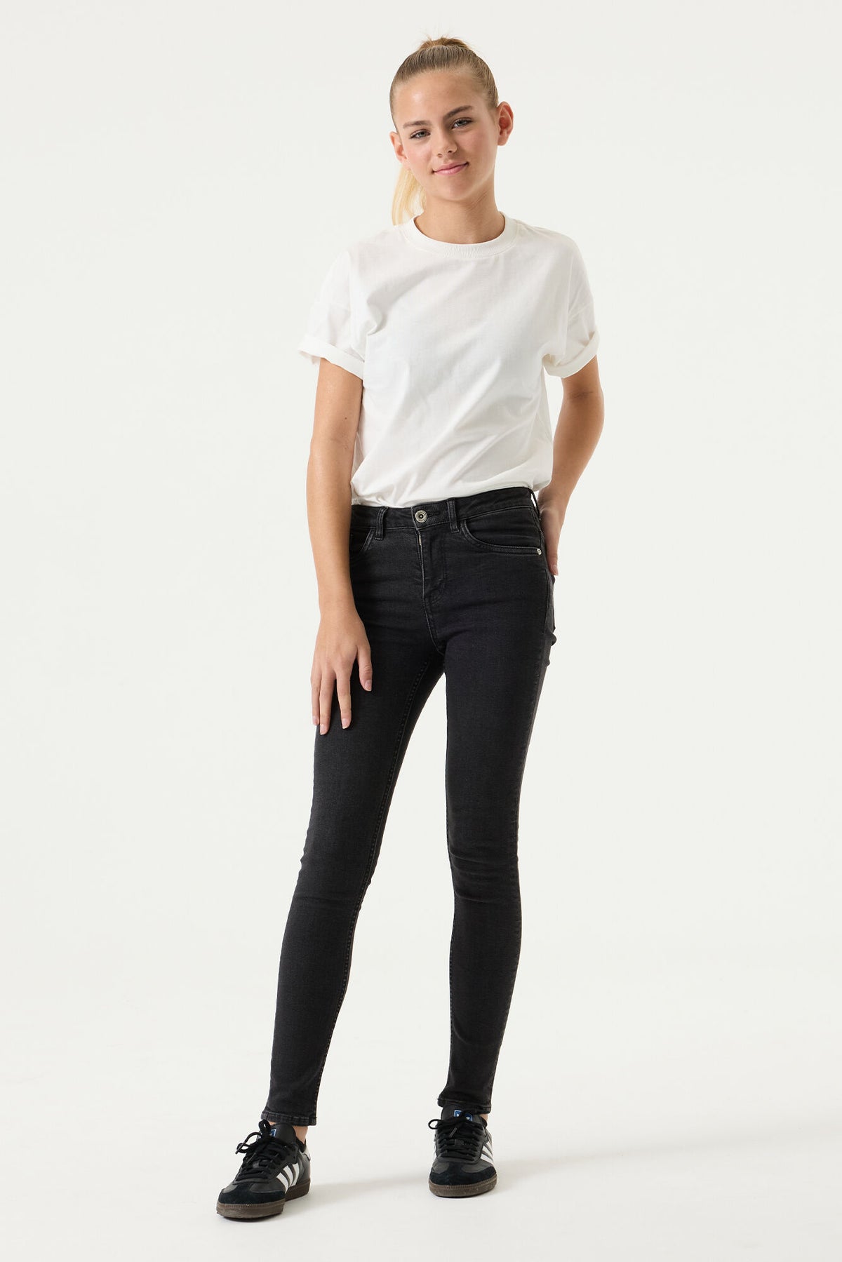 570 Rianna