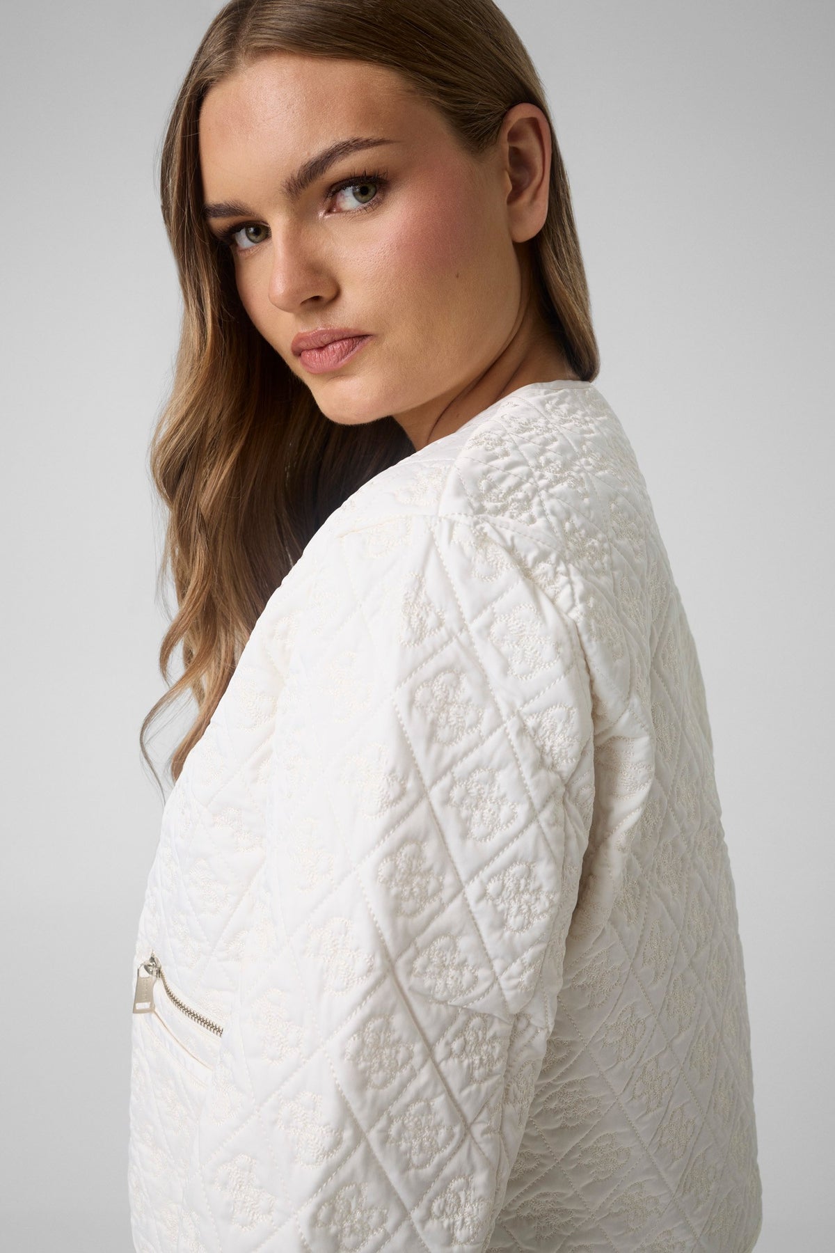 EDITH CROP LOGO QUILT JKT