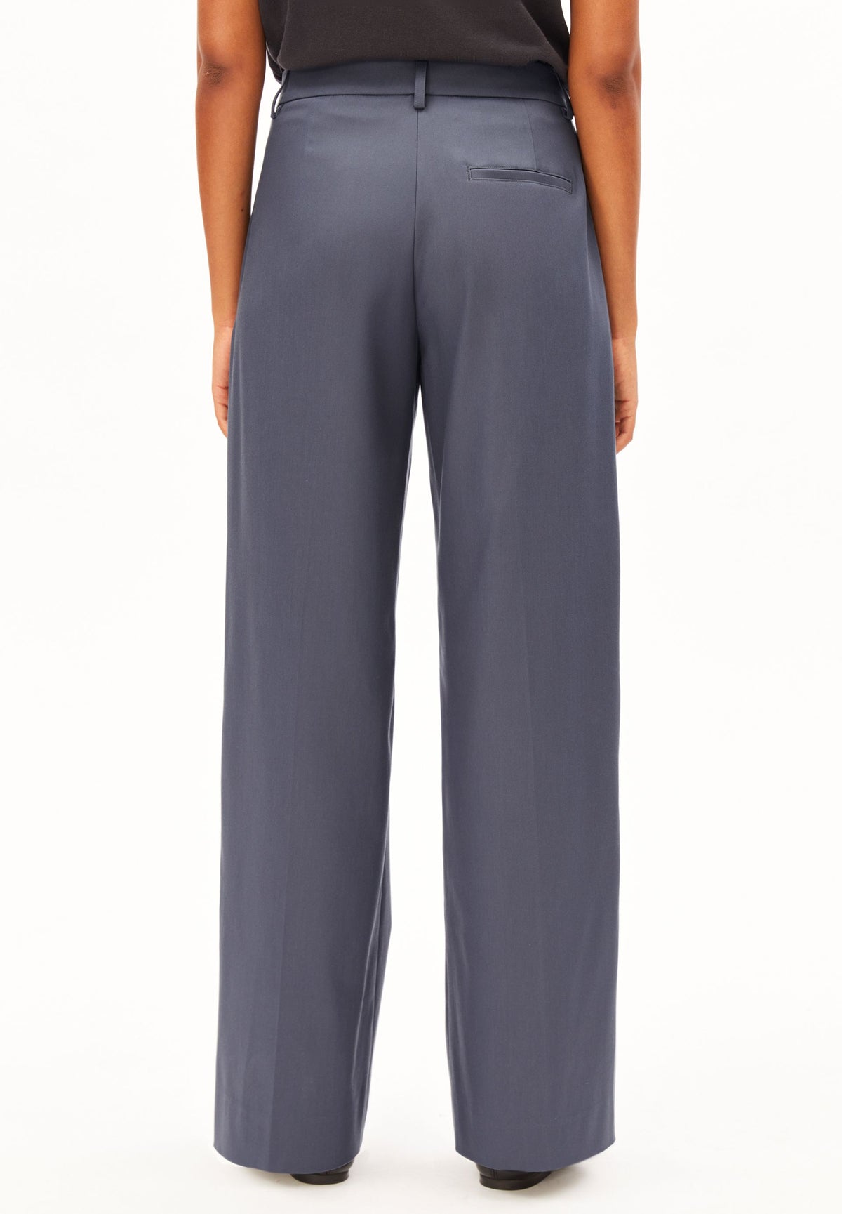 LEANDRAA PANT
