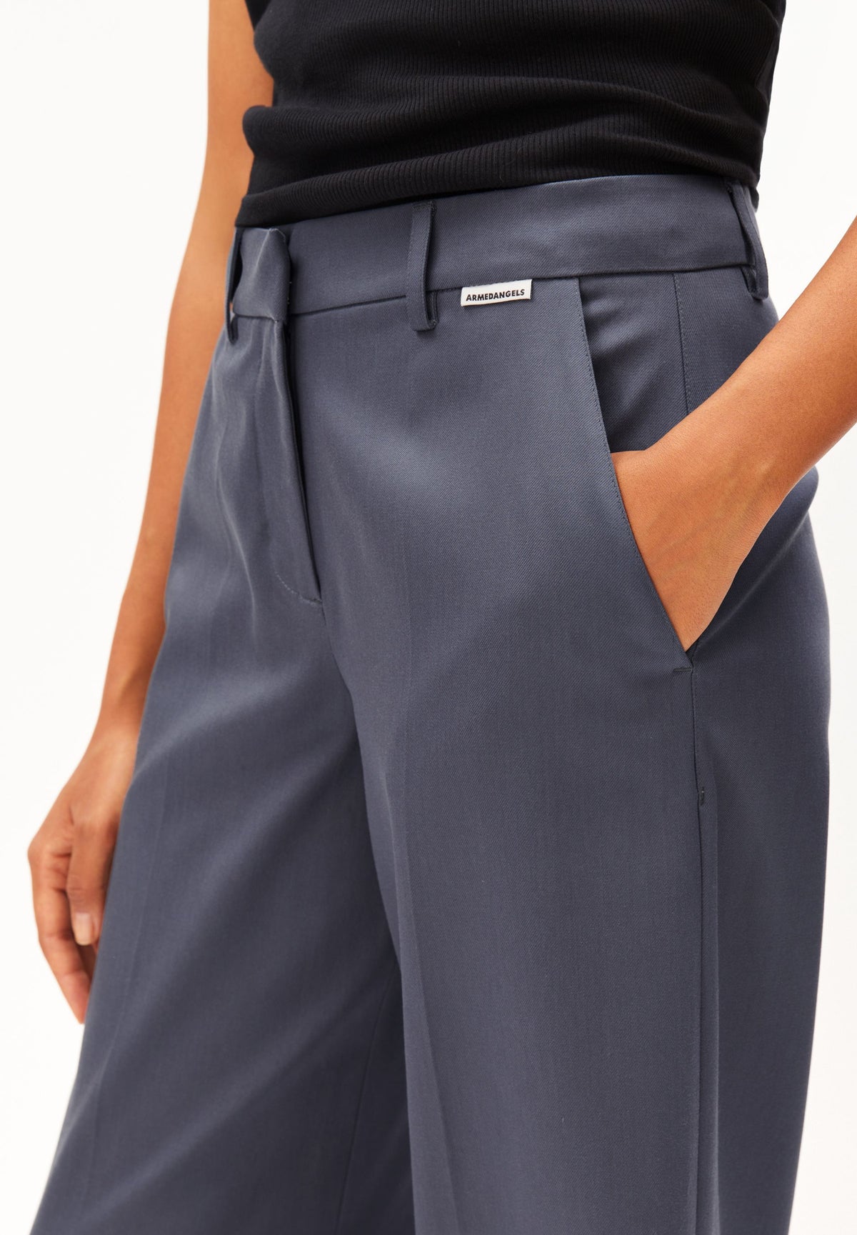 LEANDRAA PANT