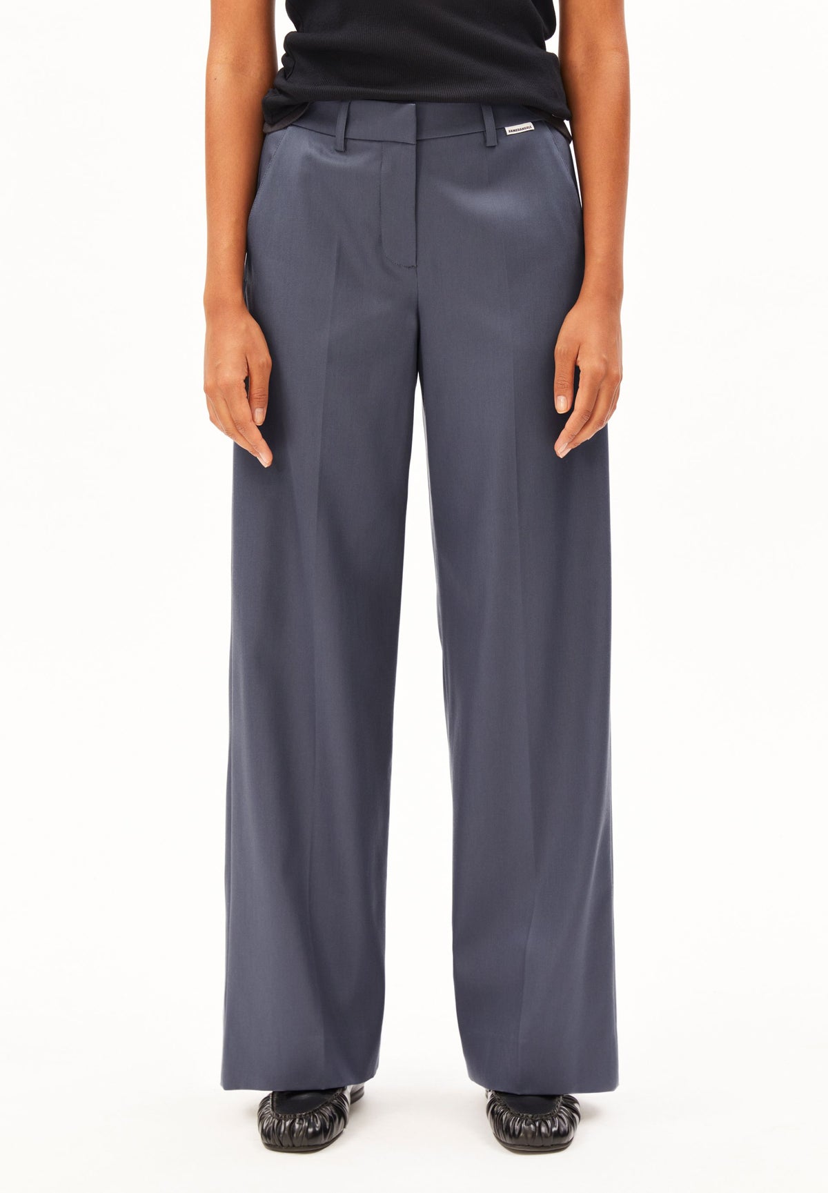 LEANDRAA PANT